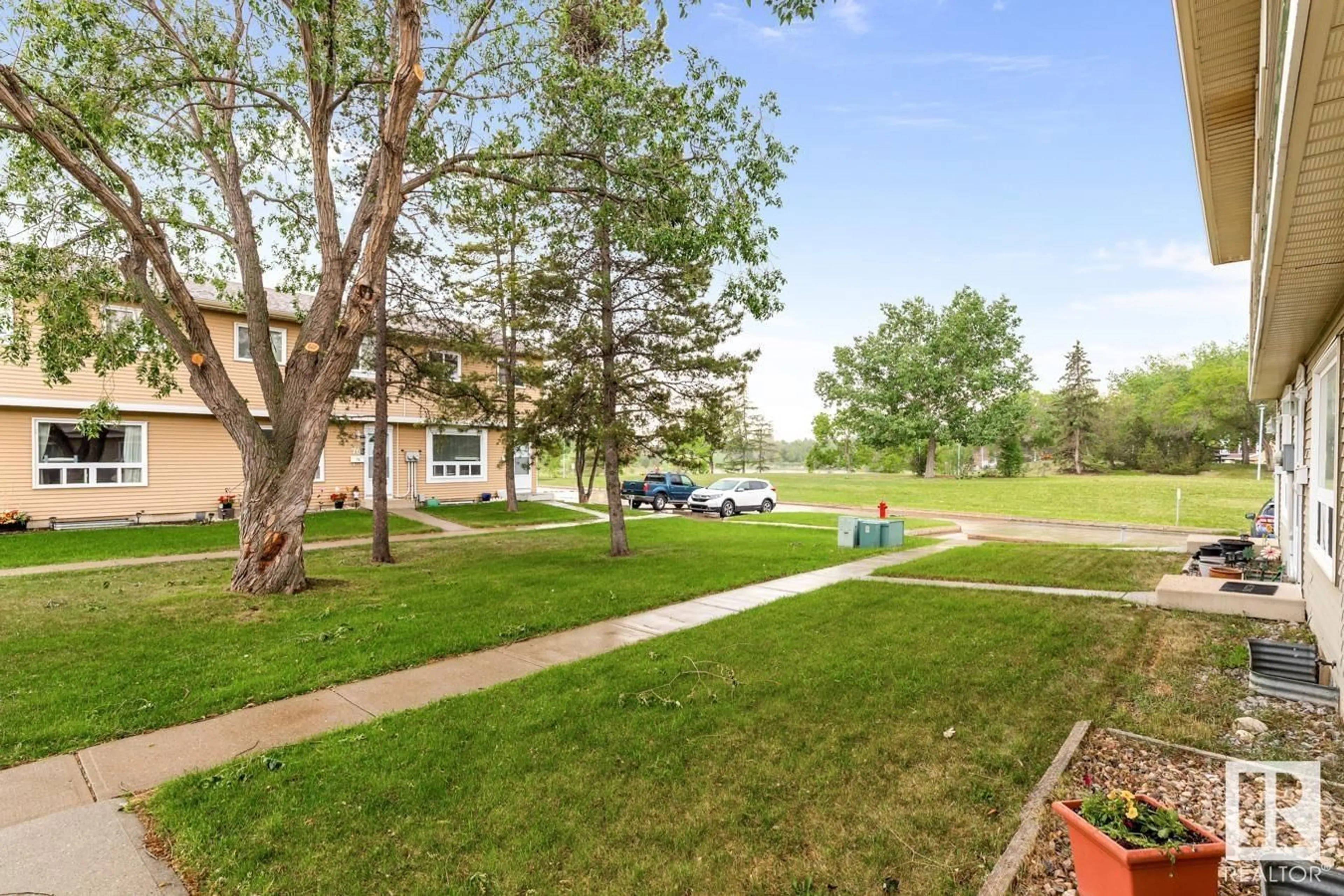 Patio, street for 82 - 2131 OAK ST, Sherwood Park Alberta T8A4W9