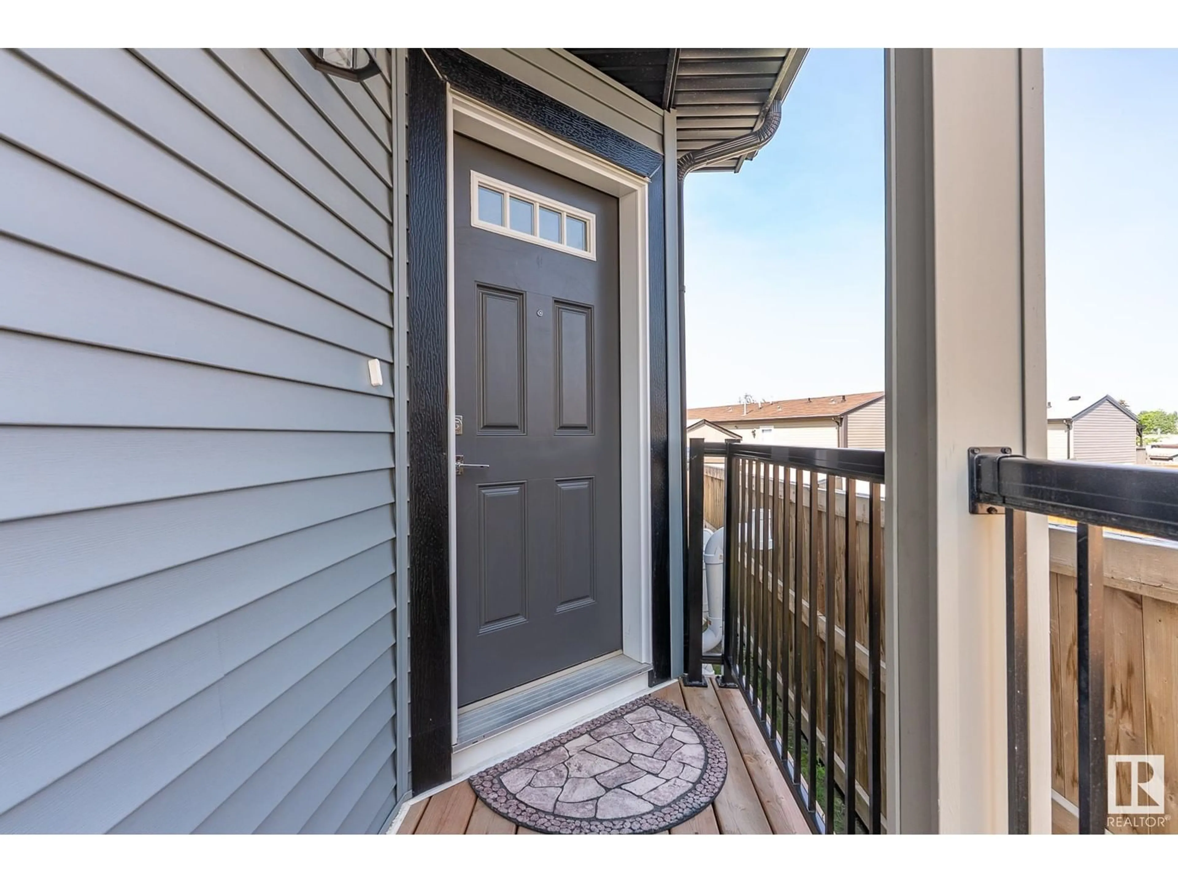 Indoor entryway for 363 SAVOY CR, Sherwood Park Alberta T8H2X2