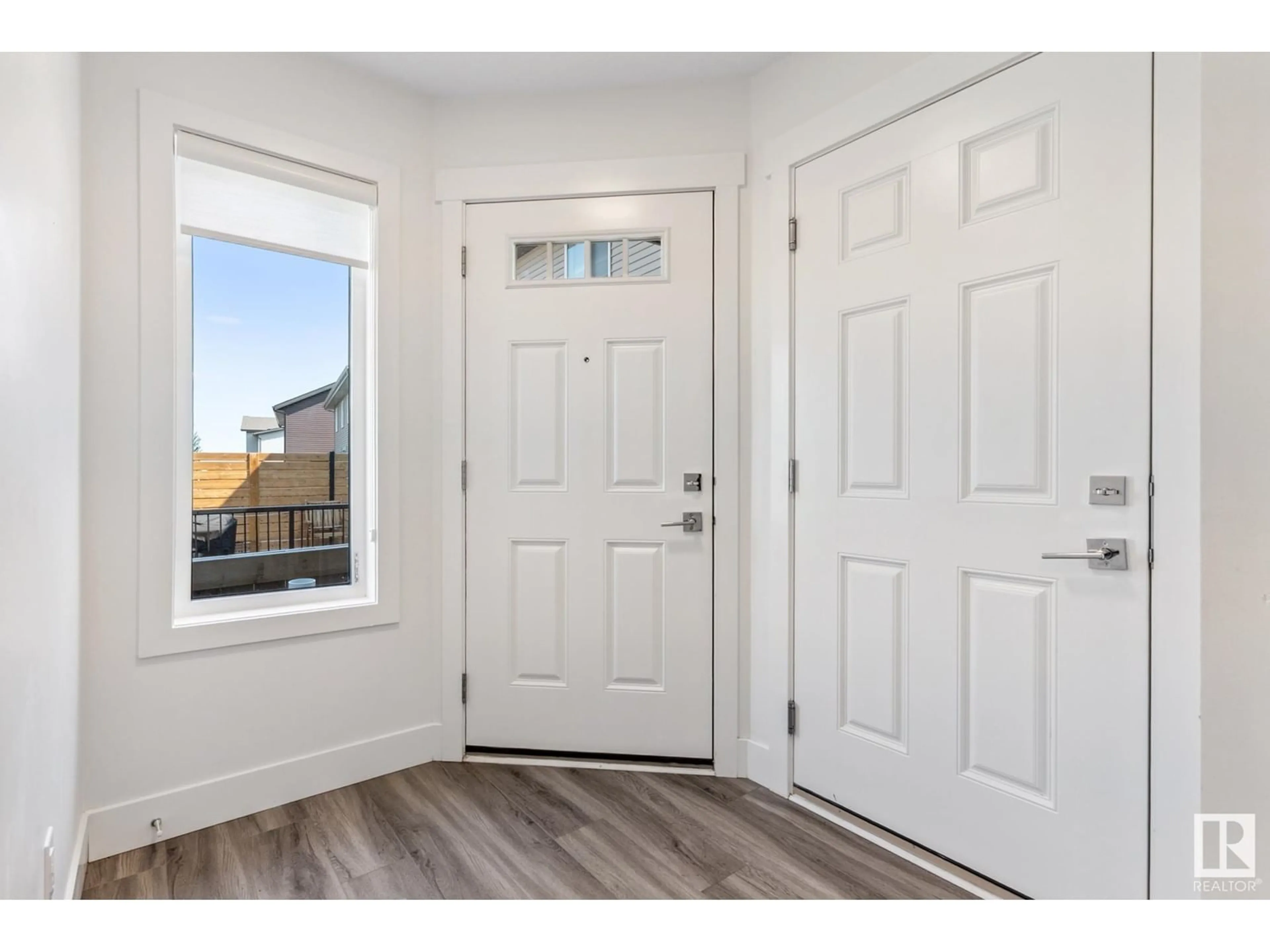 Indoor entryway for 363 SAVOY CR, Sherwood Park Alberta T8H2X2