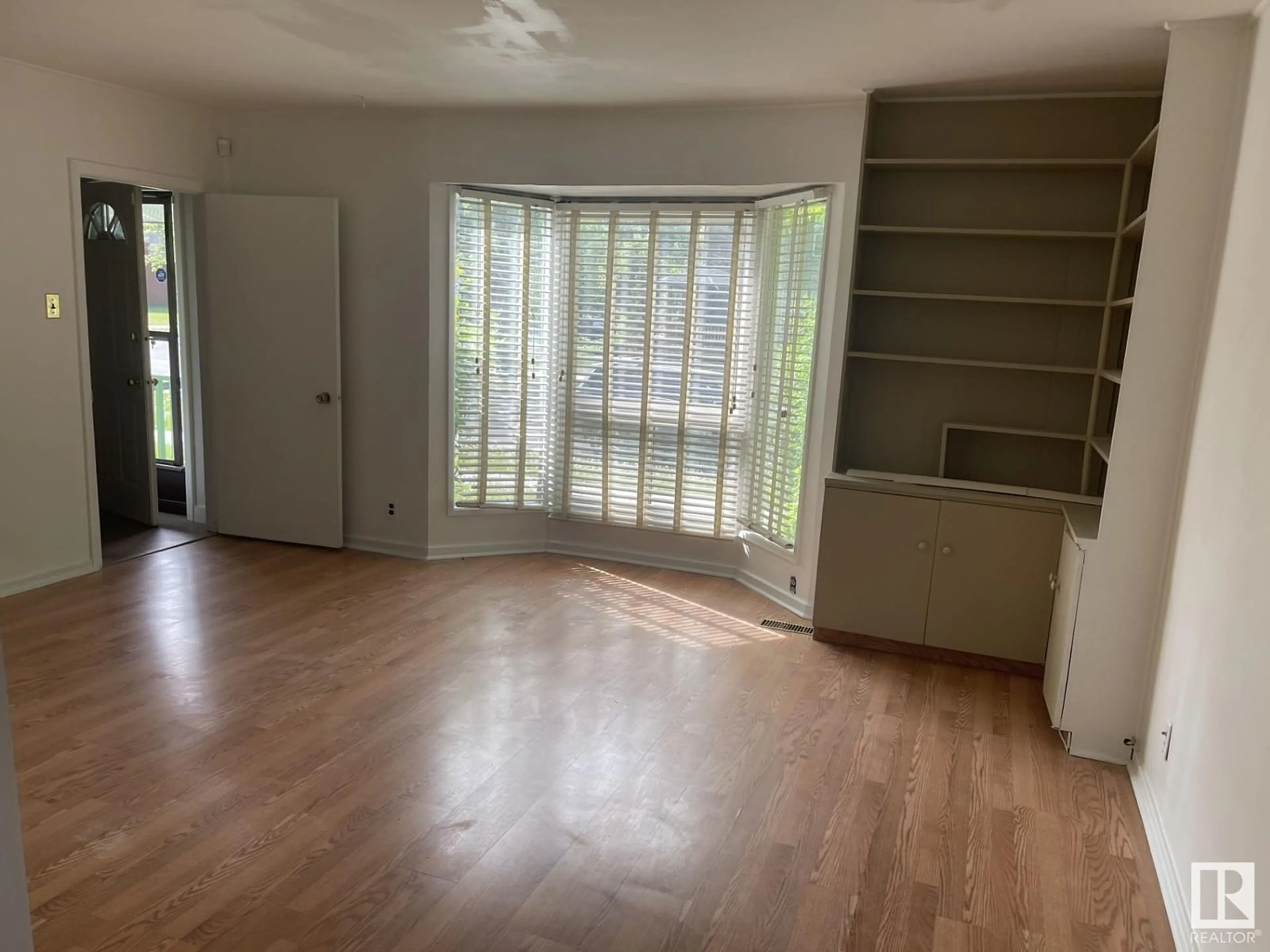 A pic of a room for NW - 12202 105 ST, Edmonton Alberta T5G2N8