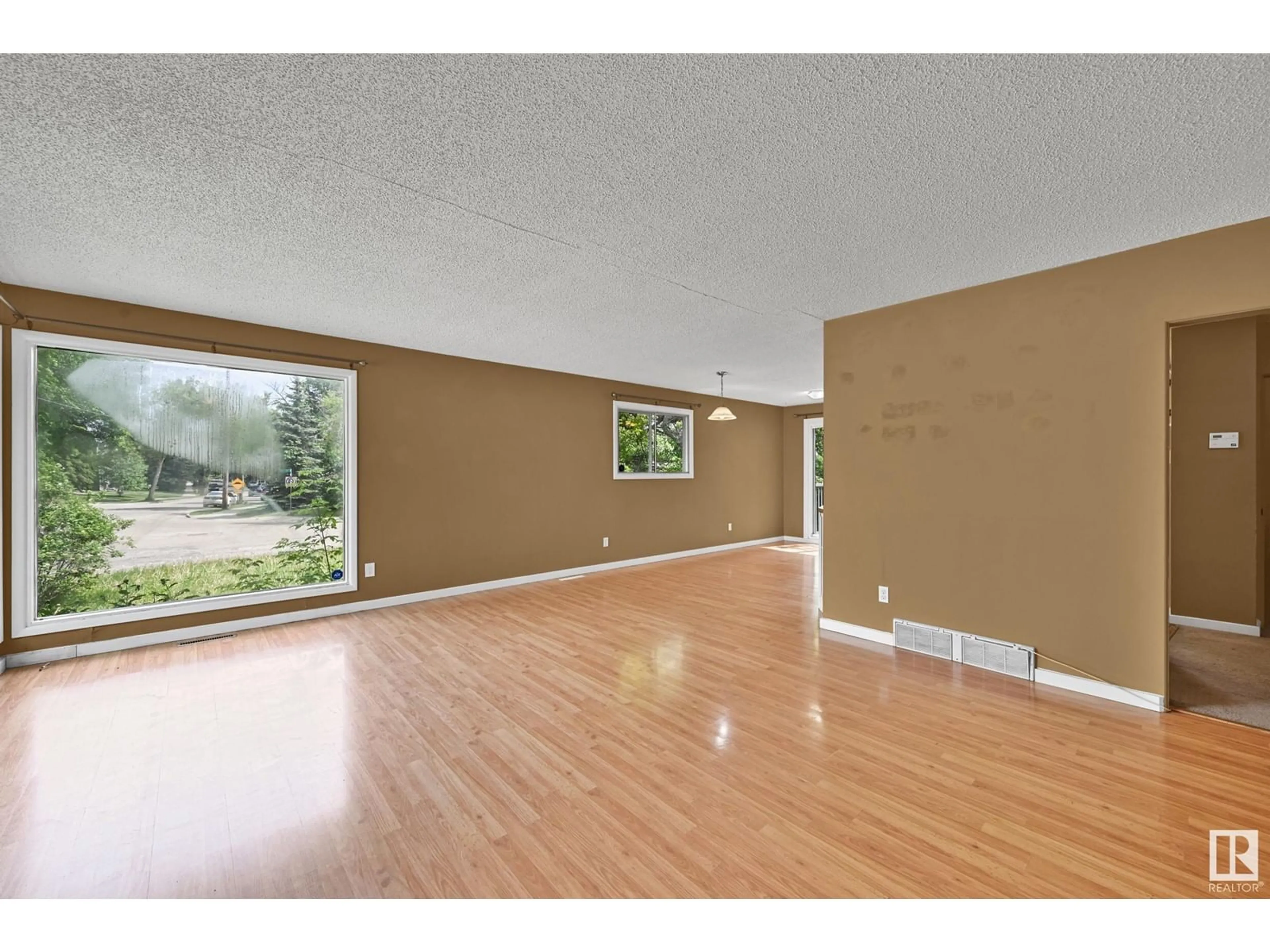 Unknown for 8320 154 ST, Edmonton Alberta T5R1S4