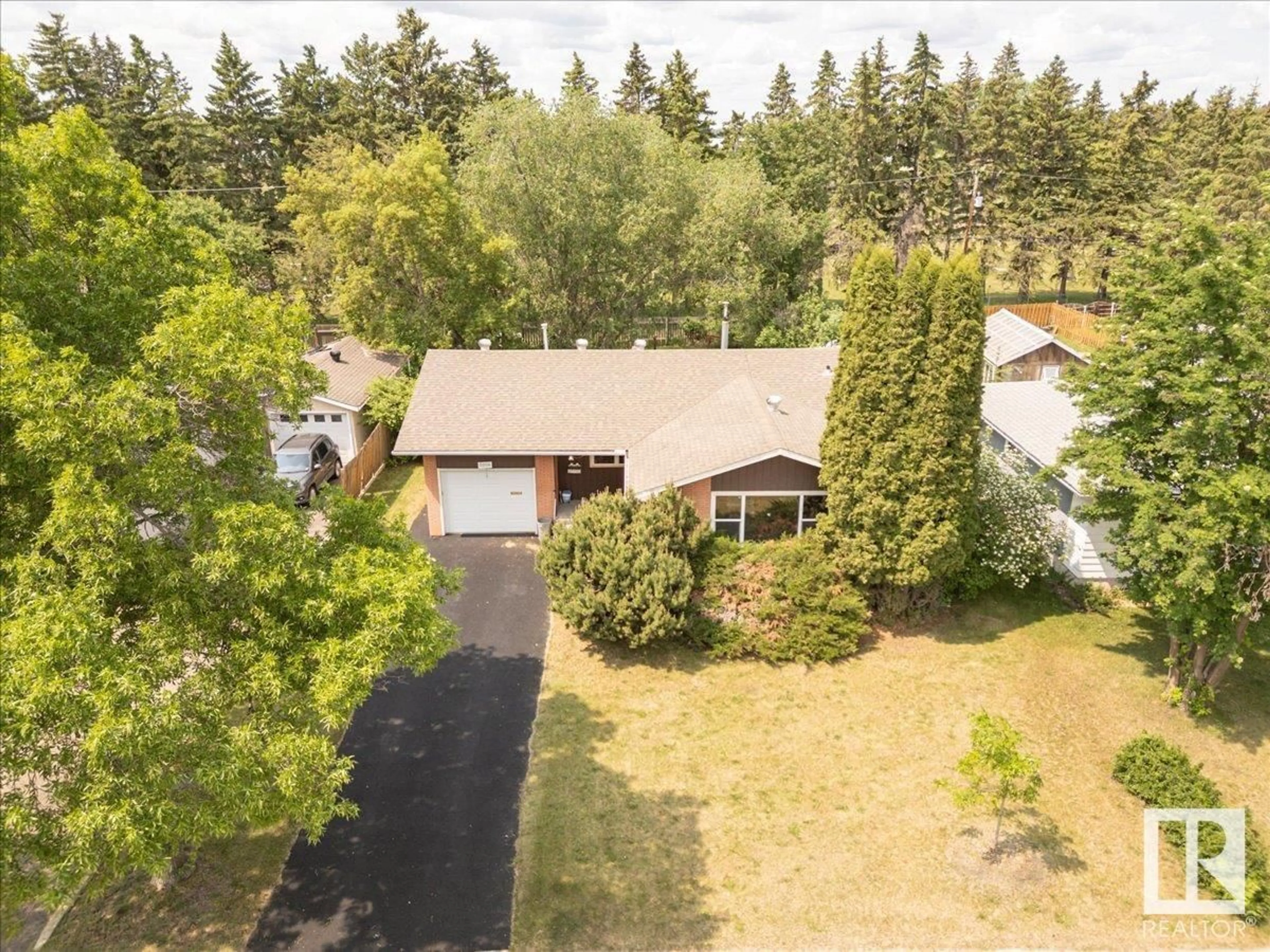 A pic from outside/outdoor area/front of a property/back of a property/a pic from drone, street for 5204 55A ST, Wetaskiwin Alberta T9A1T9