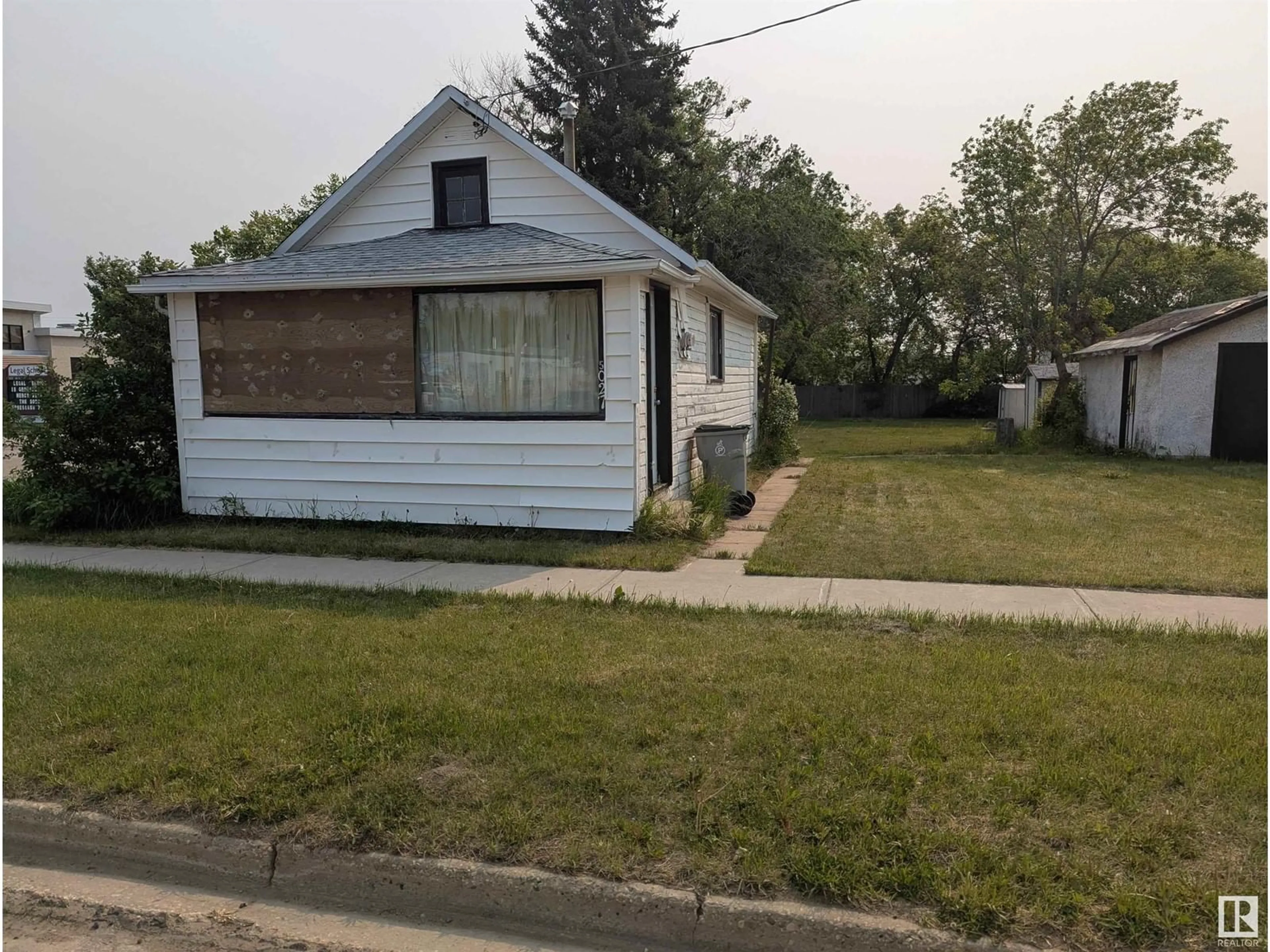 Unknown for 5027 47 ST, Legal Alberta T0G1L0