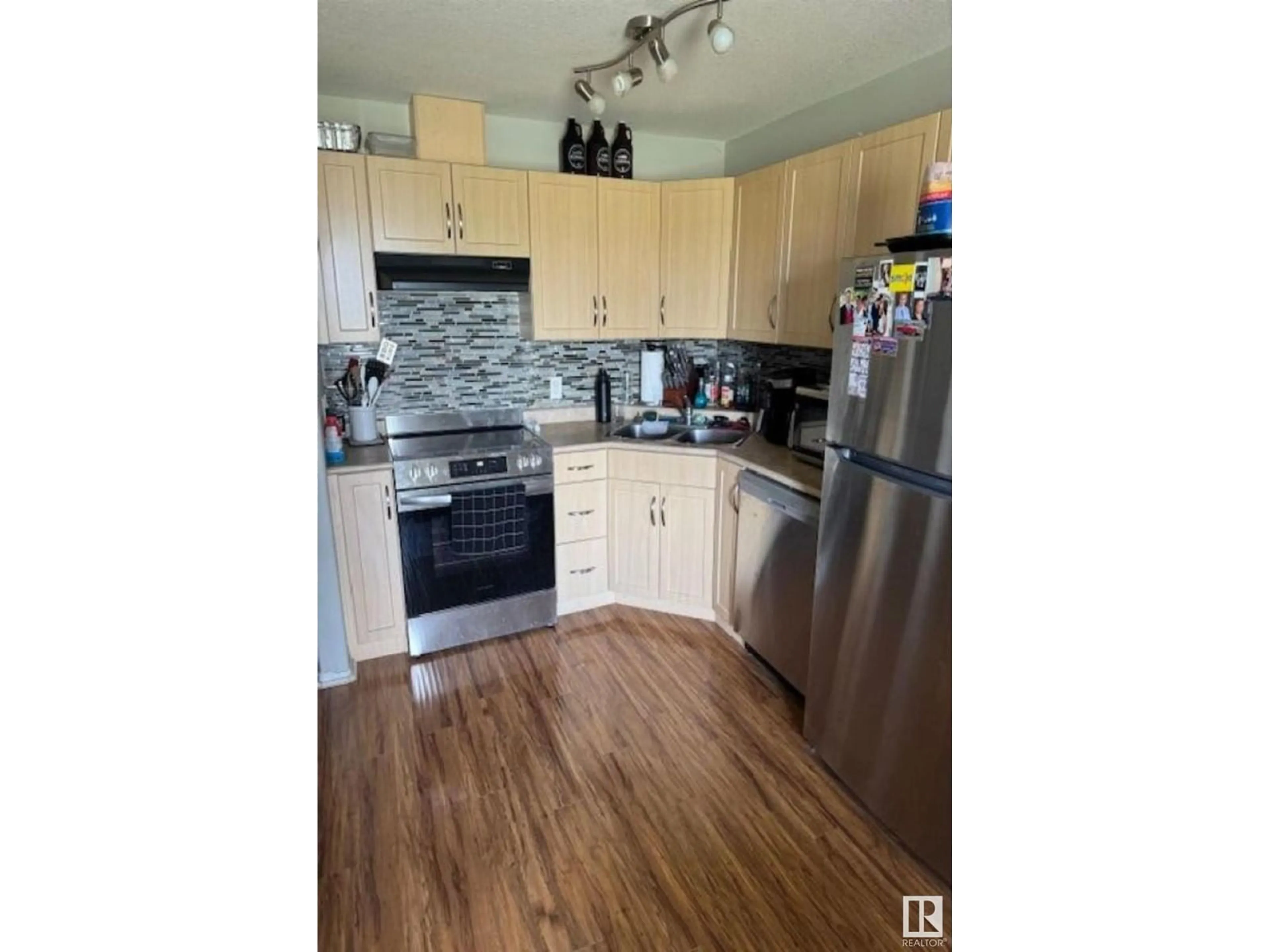 Standard kitchen, wood/laminate floor for 520 9910 107 ST, Morinville Alberta T8R0A3