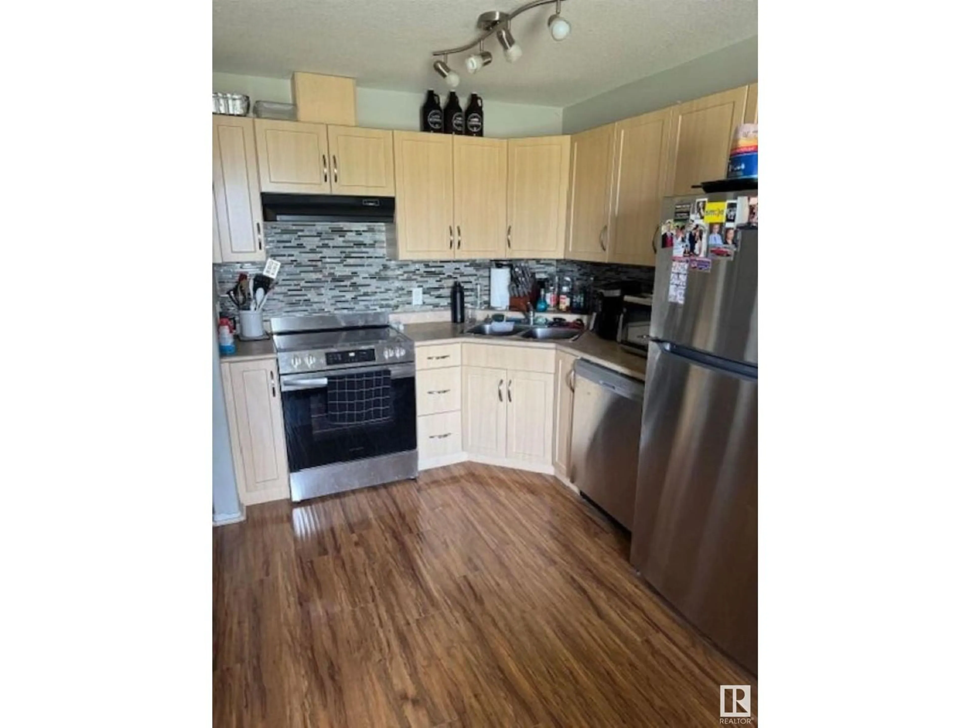 Standard kitchen, wood/laminate floor for 520 9910 107 ST, Morinville Alberta T8R0A3