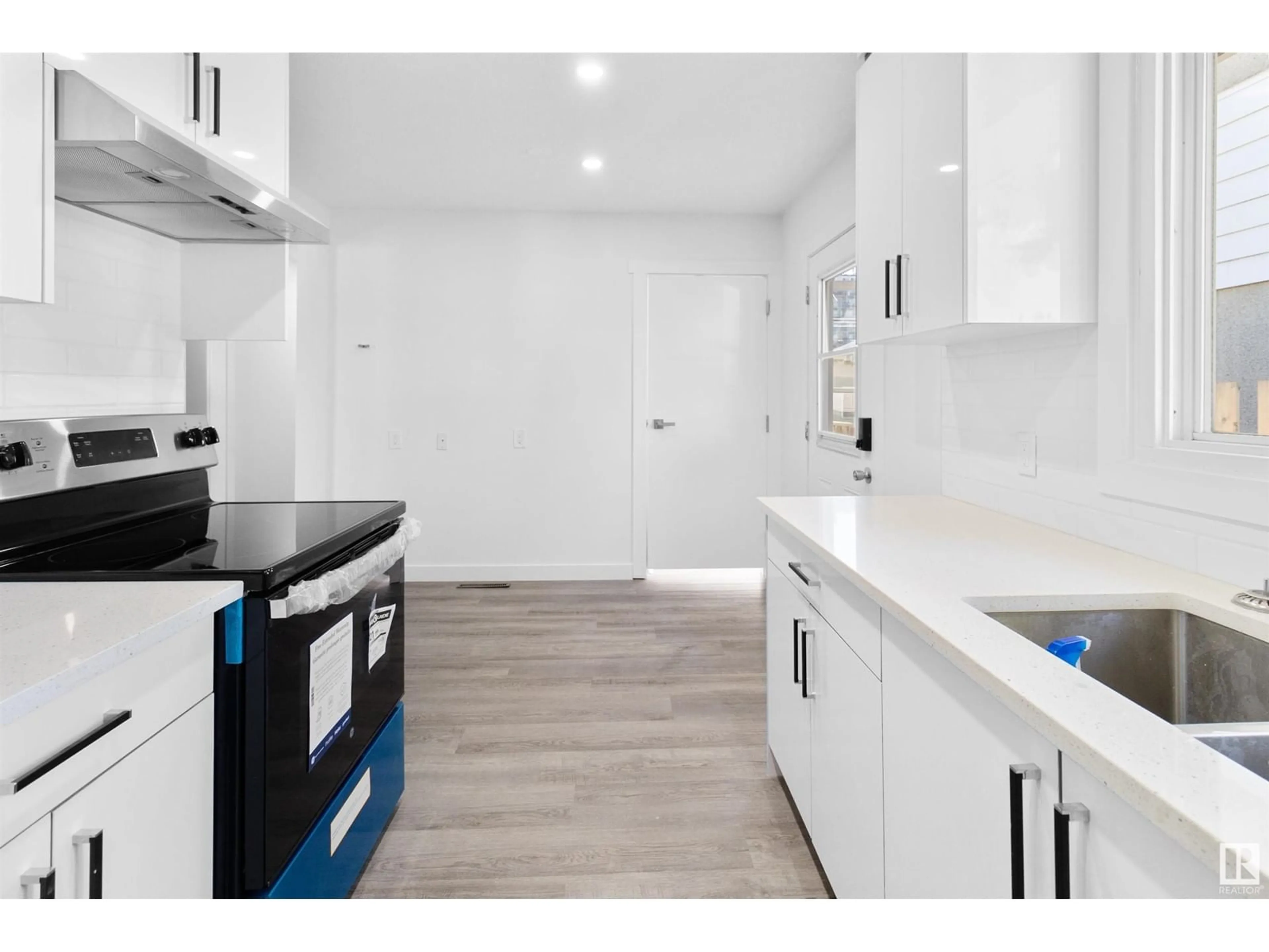 Standard kitchen, unknown for 13435 101 ST, Edmonton Alberta T5E4G5