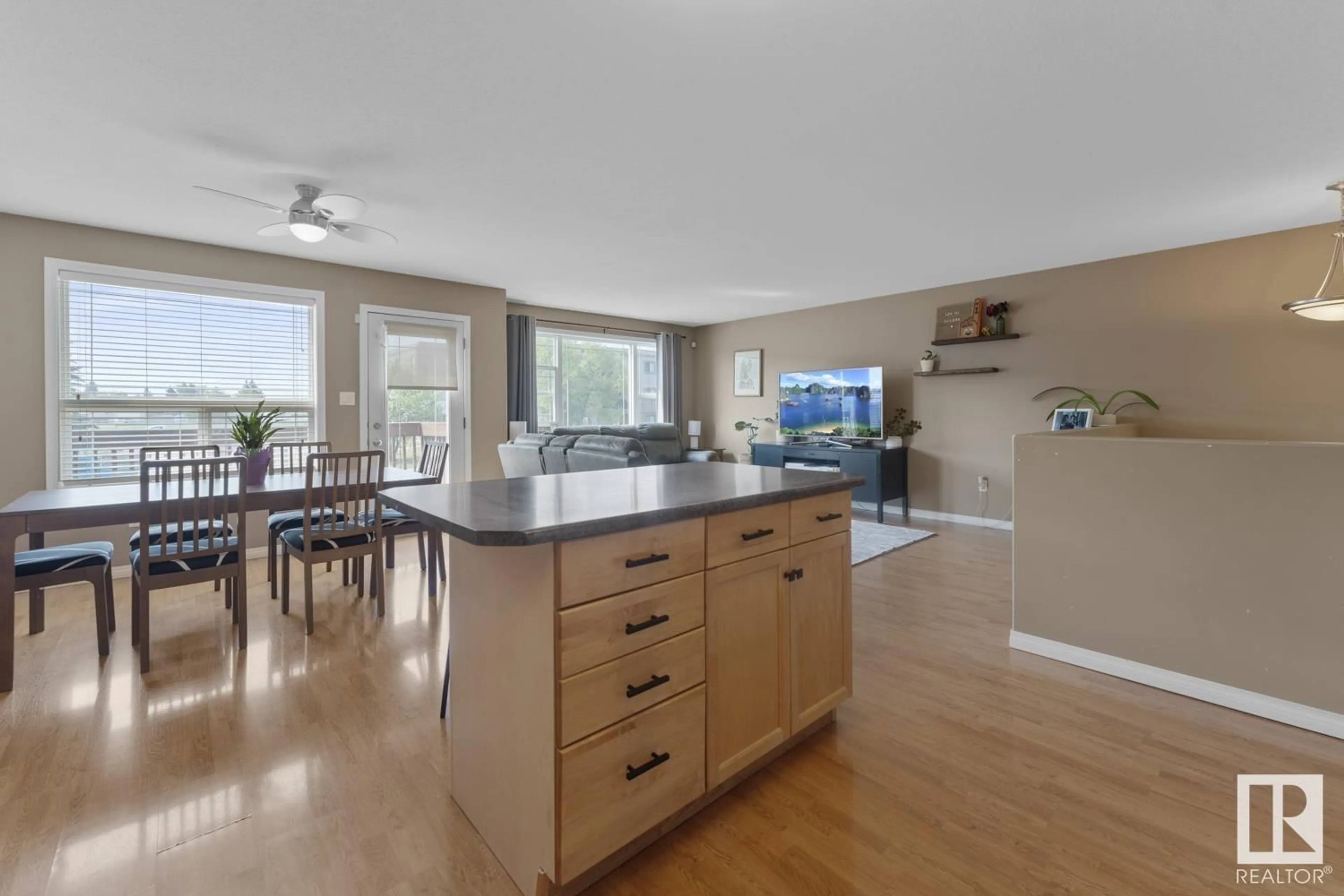 Open concept kitchen, unknown for 102 - 4101 43 AV, Bonnyville Town Alberta T9N1W4