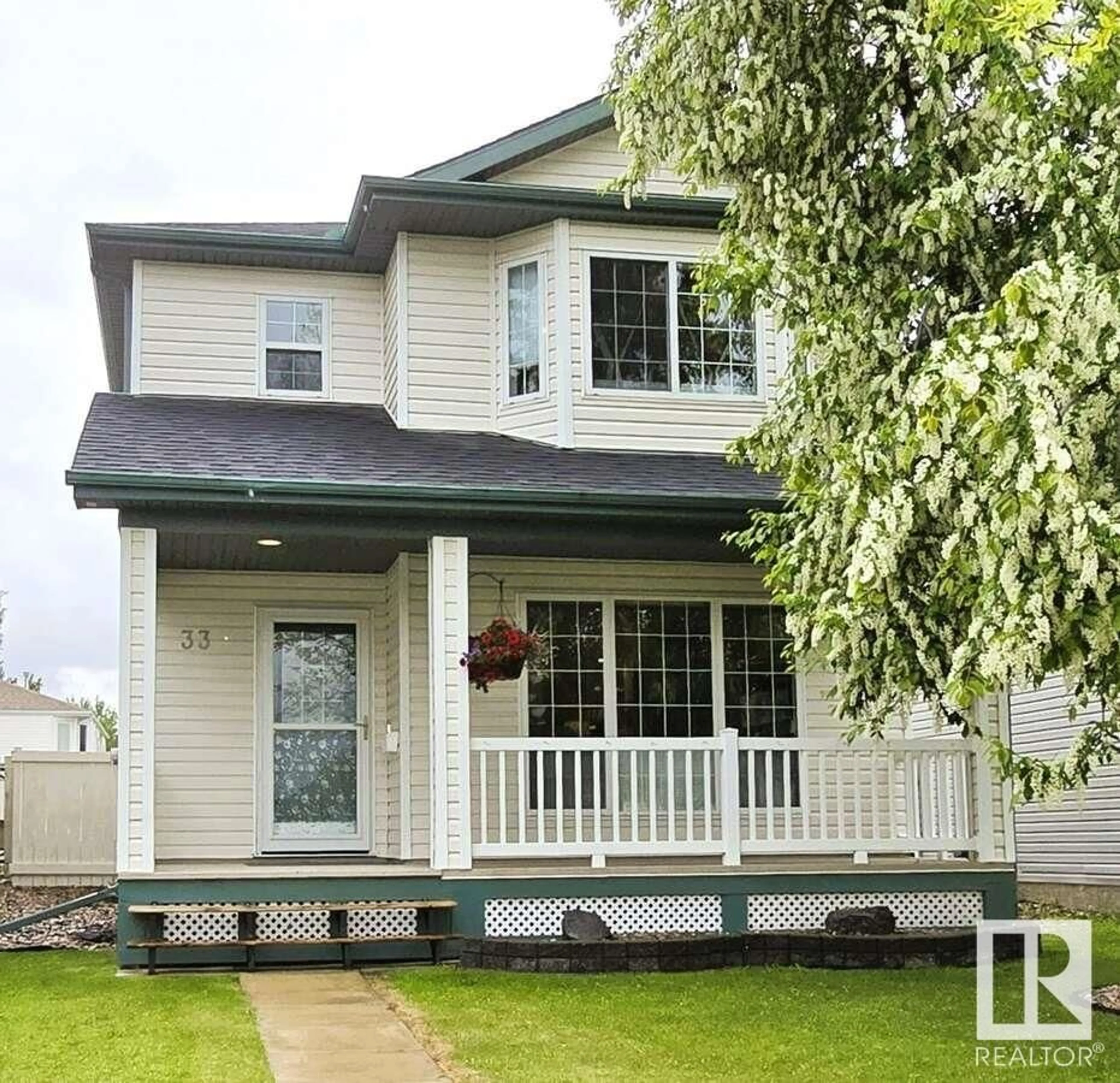Home with vinyl exterior material, street for 33 HIGHWOOD BV, Devon Alberta T9G2E7
