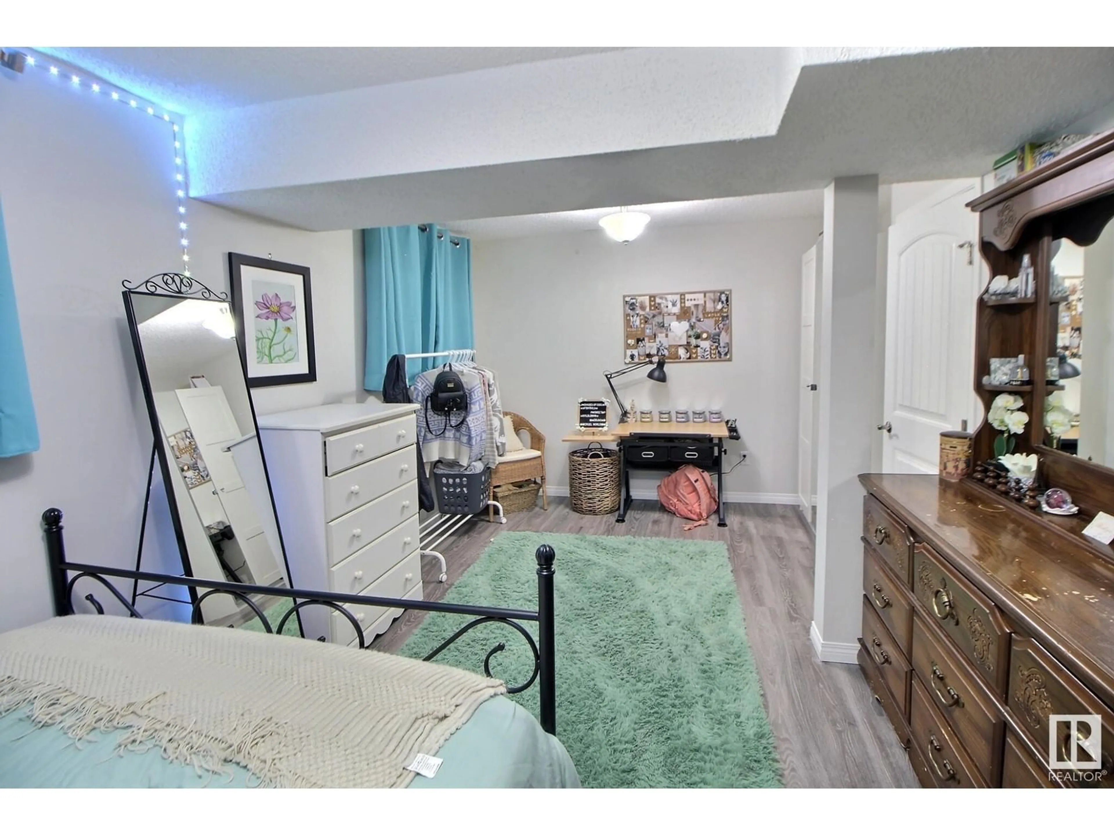 Unknown for 4315 35 ST, Edmonton Alberta T6L5J6