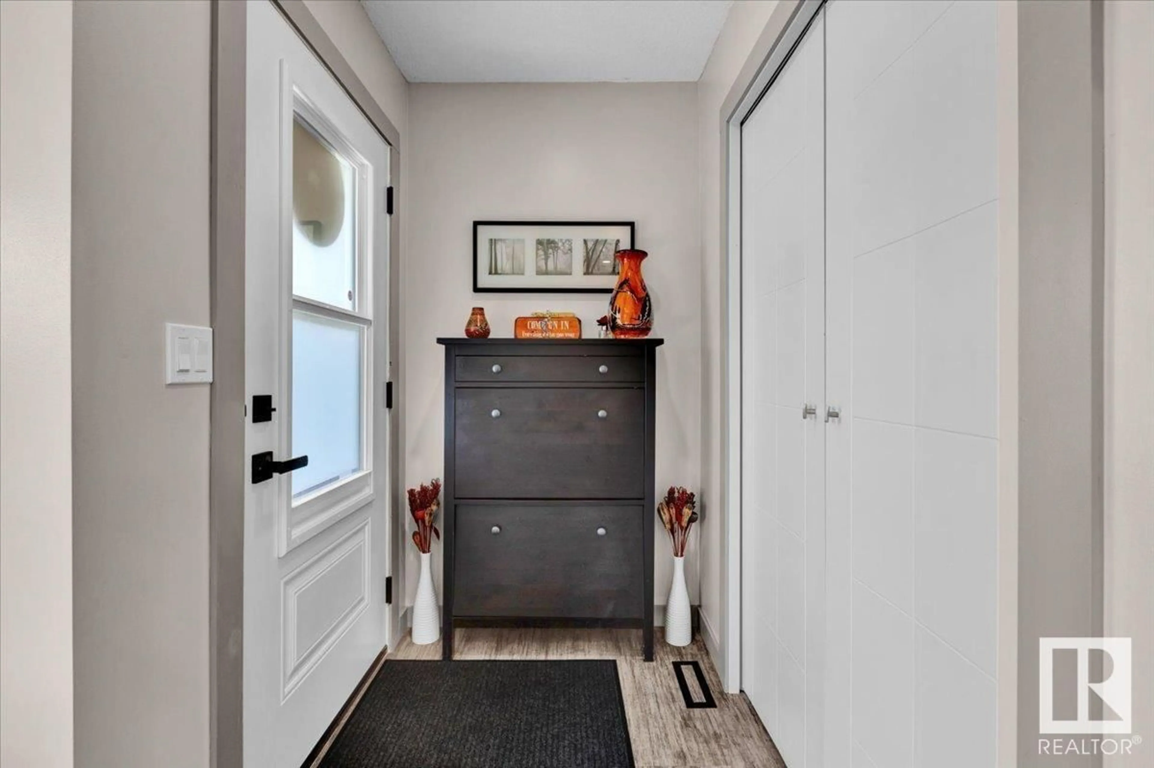Indoor entryway for 5114 41 AV, Gibbons Alberta T0A1N0
