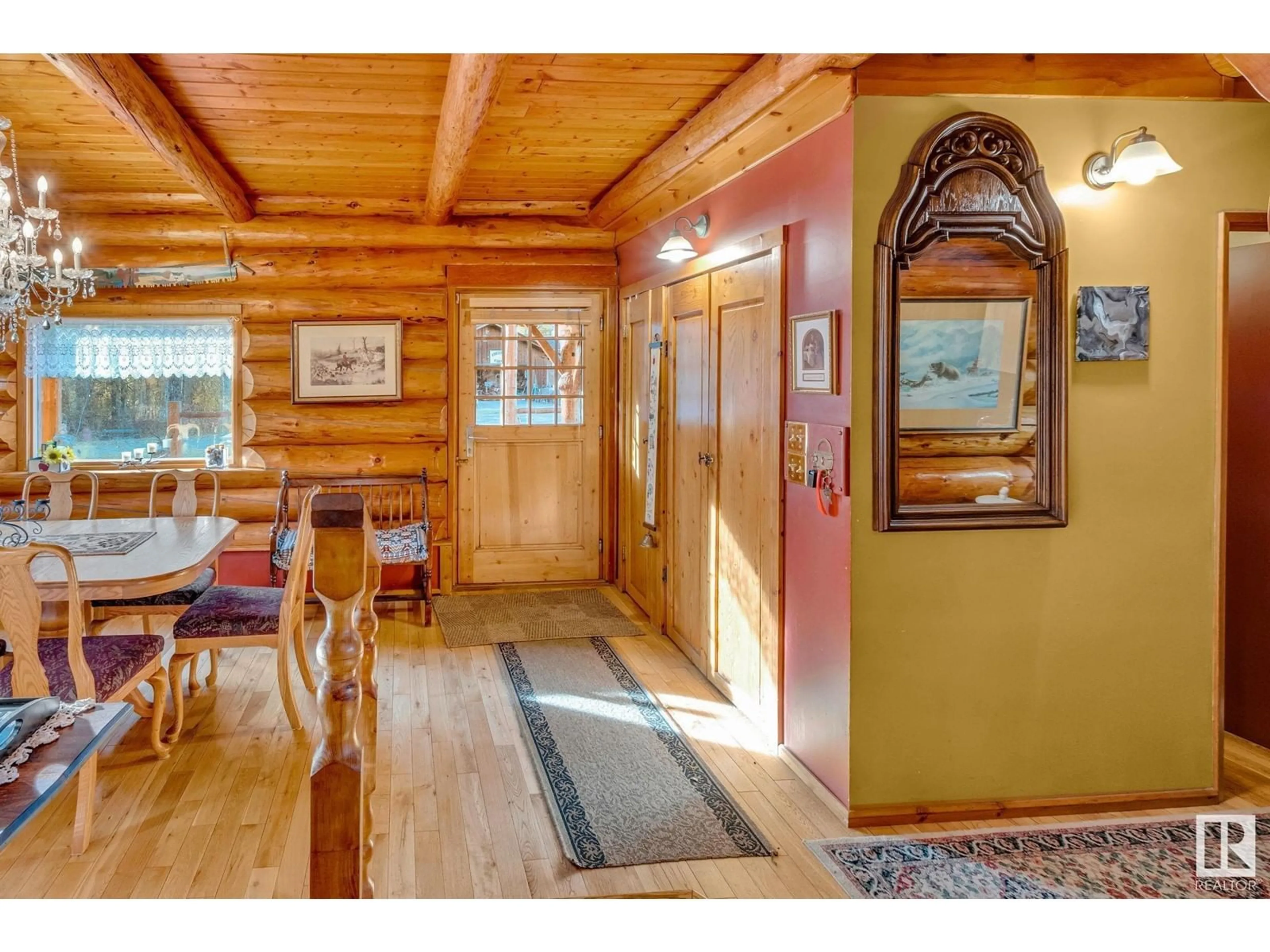 Indoor foyer for 60017 RANGE ROAD 42, Rural Barrhead County Alberta T0G0G0
