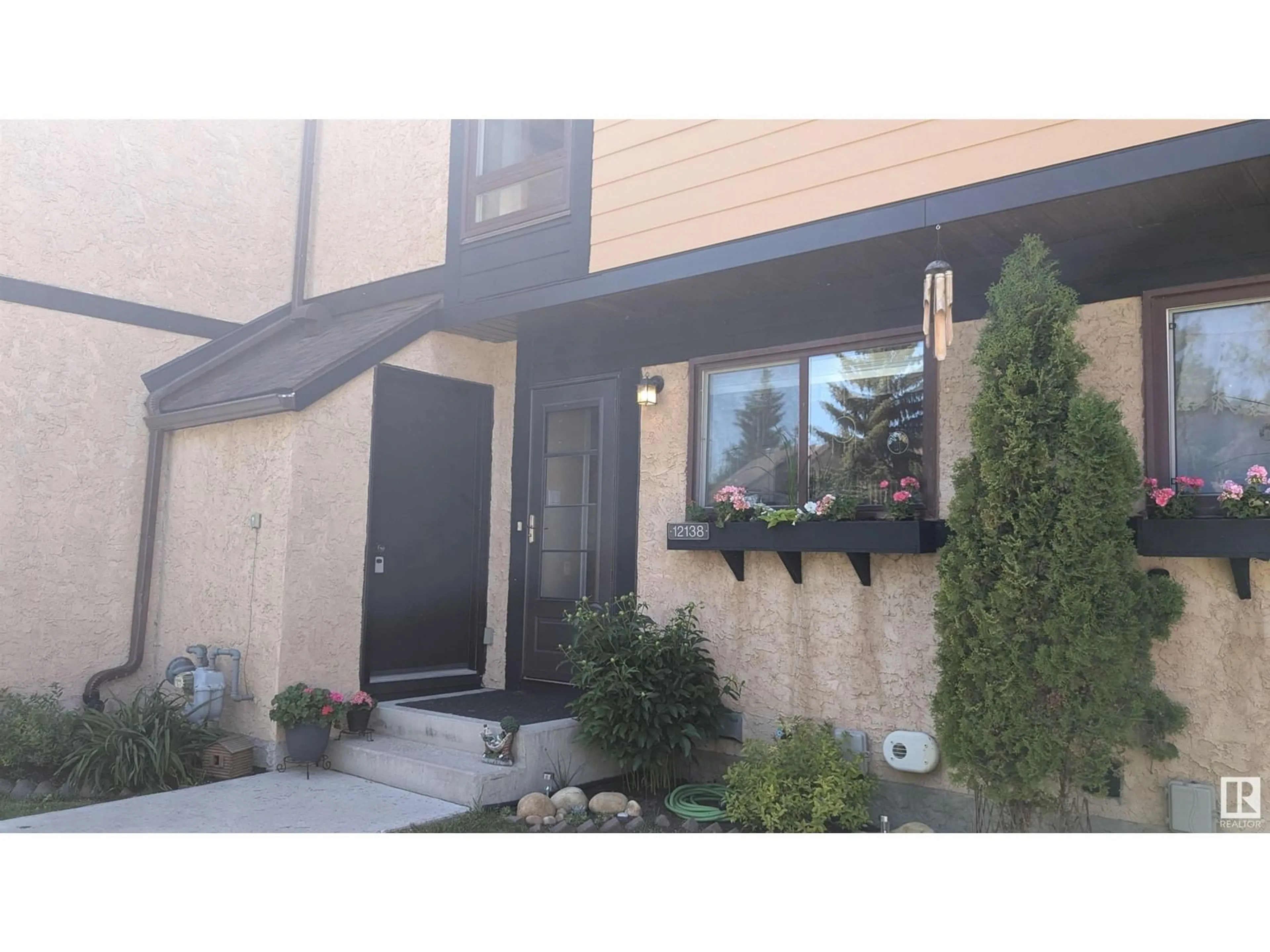 Unknown for 12138 25 AV, Edmonton Alberta T6J4L4