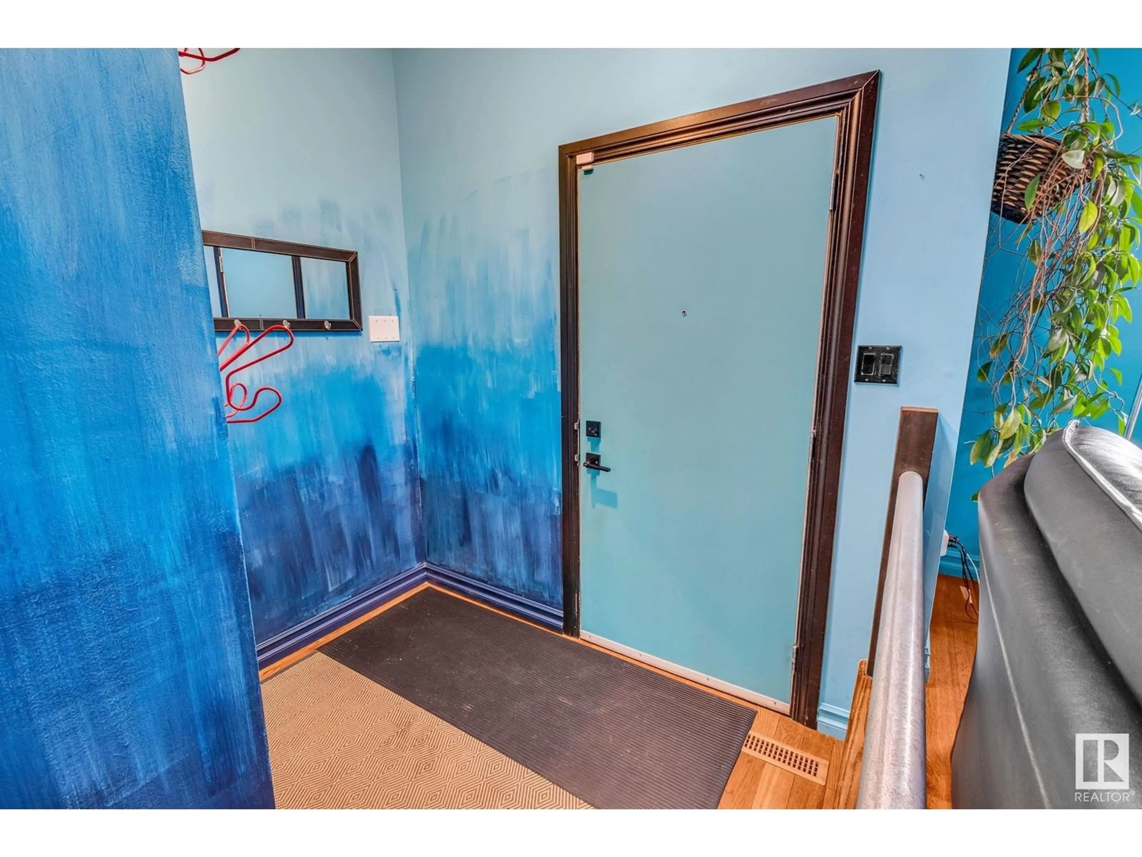 Indoor entryway for NW - 3018 110A ST, Edmonton Alberta T6J3G1