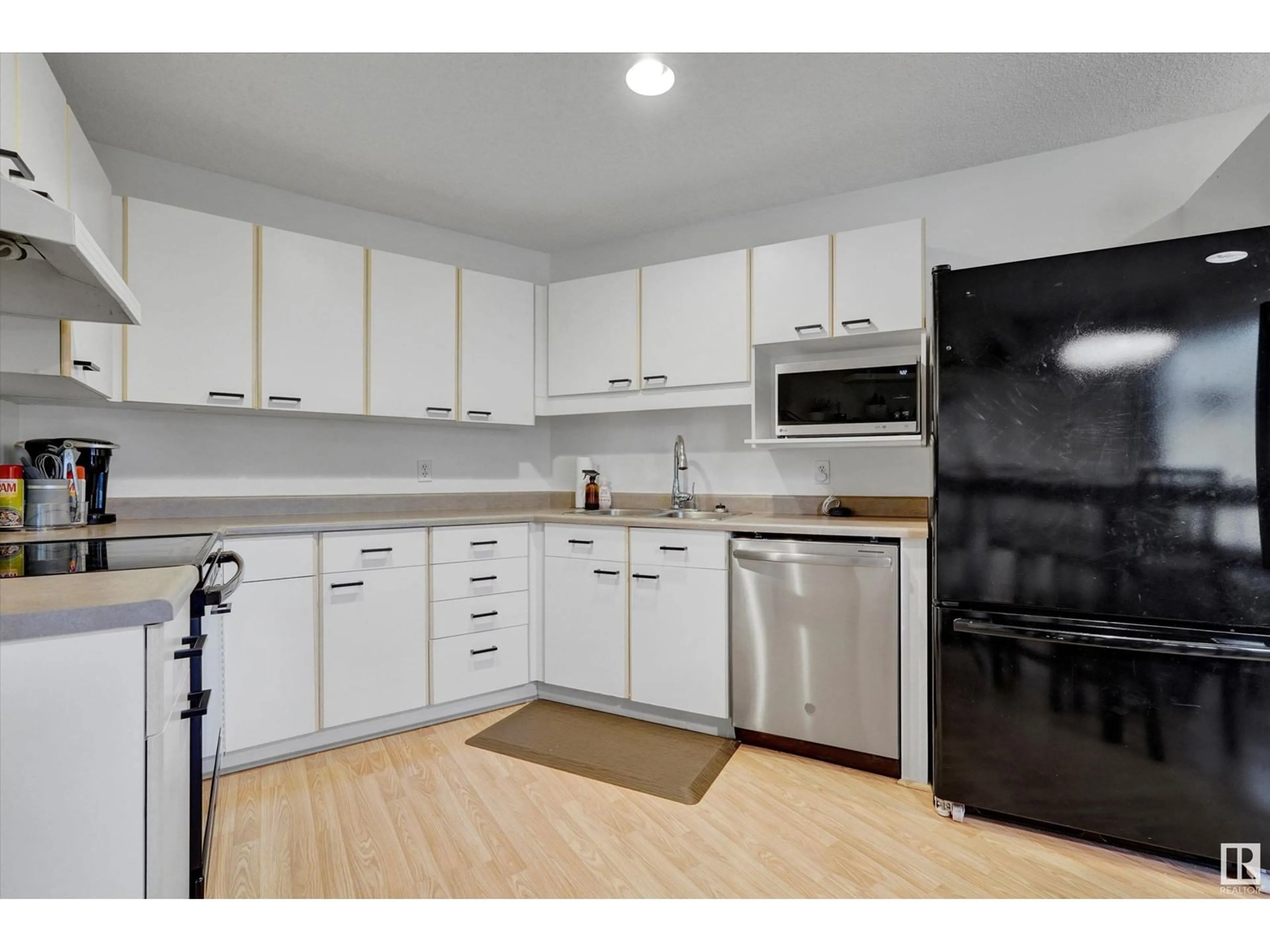Standard kitchen, unknown for #2 - 901 NORMANDY DR, Sherwood Park Alberta T8A2V7