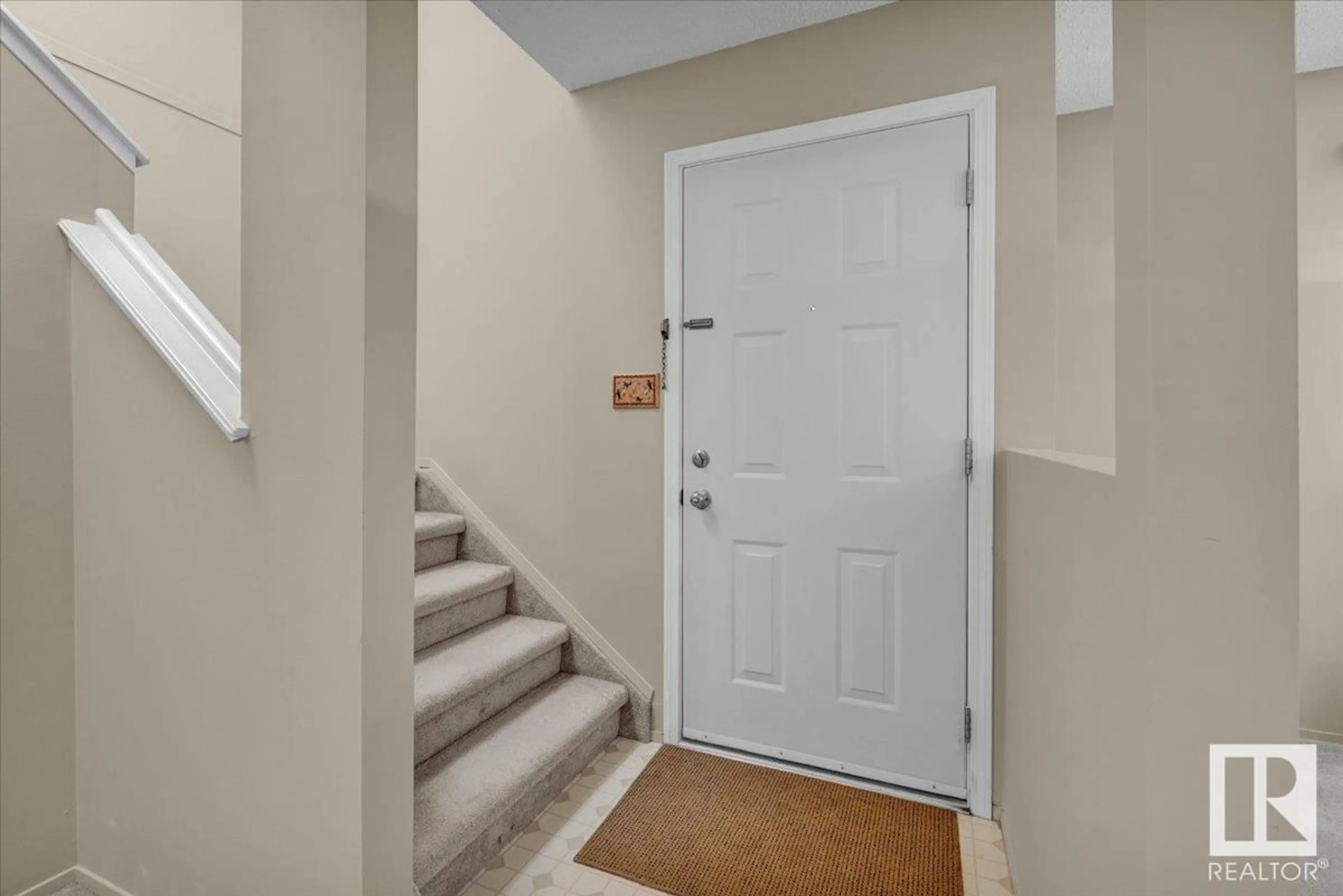 Indoor entryway for 48 - 3221 119 ST, Edmonton Alberta T6J5K7