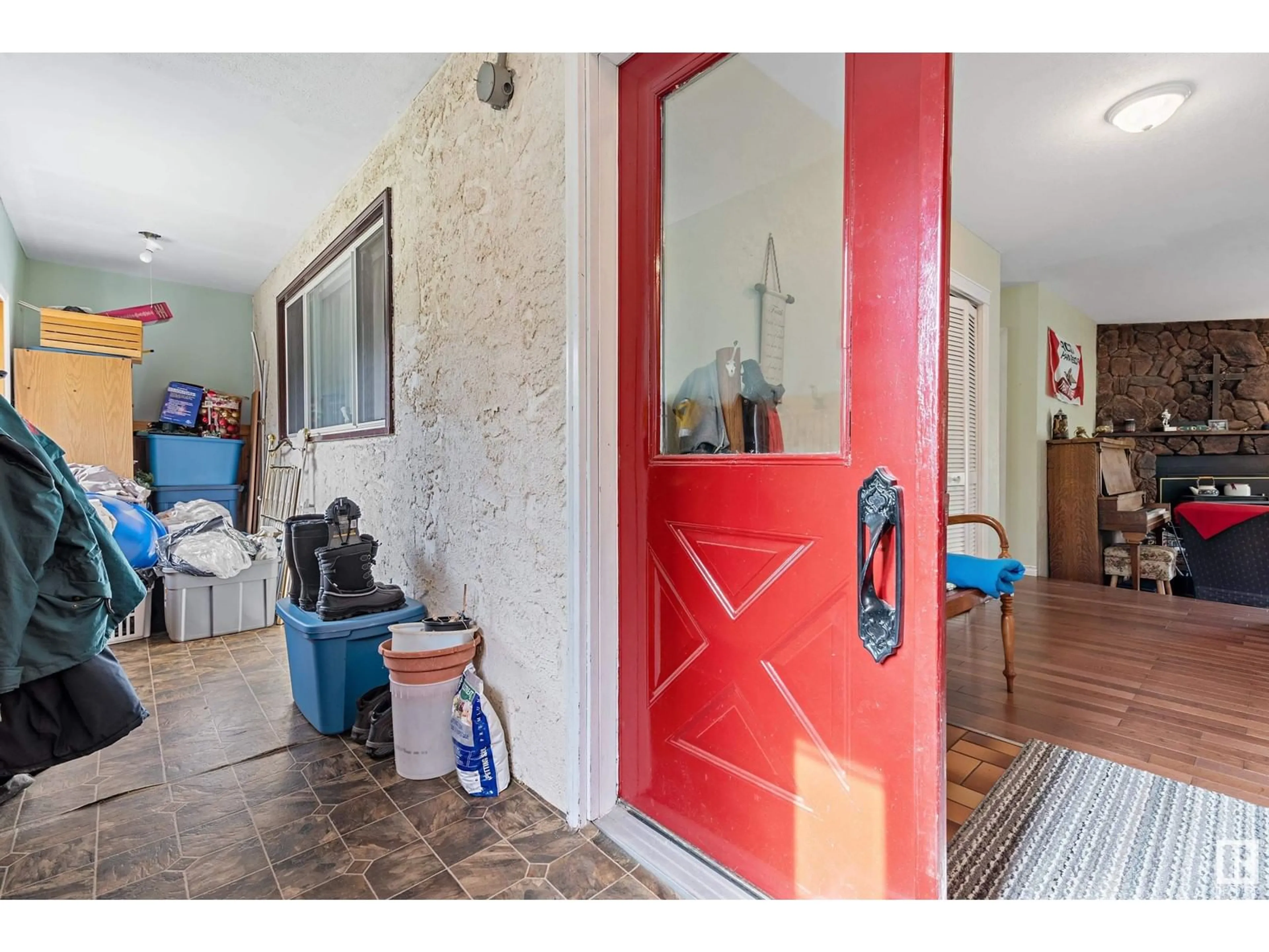 Indoor entryway for 57209 RGE RD 222, Rural Sturgeon County Alberta T0A2W0