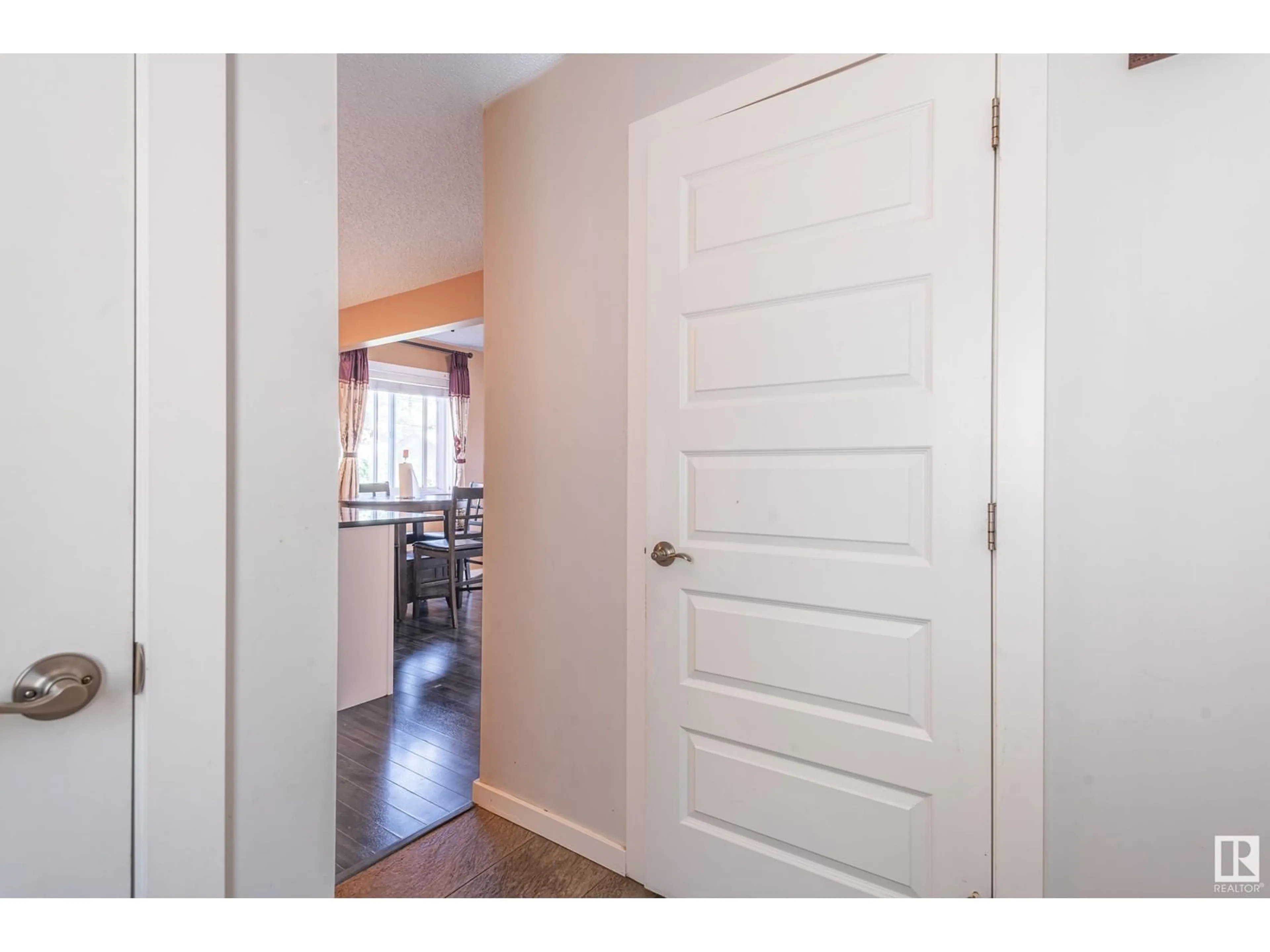 Indoor entryway for 12211 91 ST, Edmonton Alberta T5B4C4