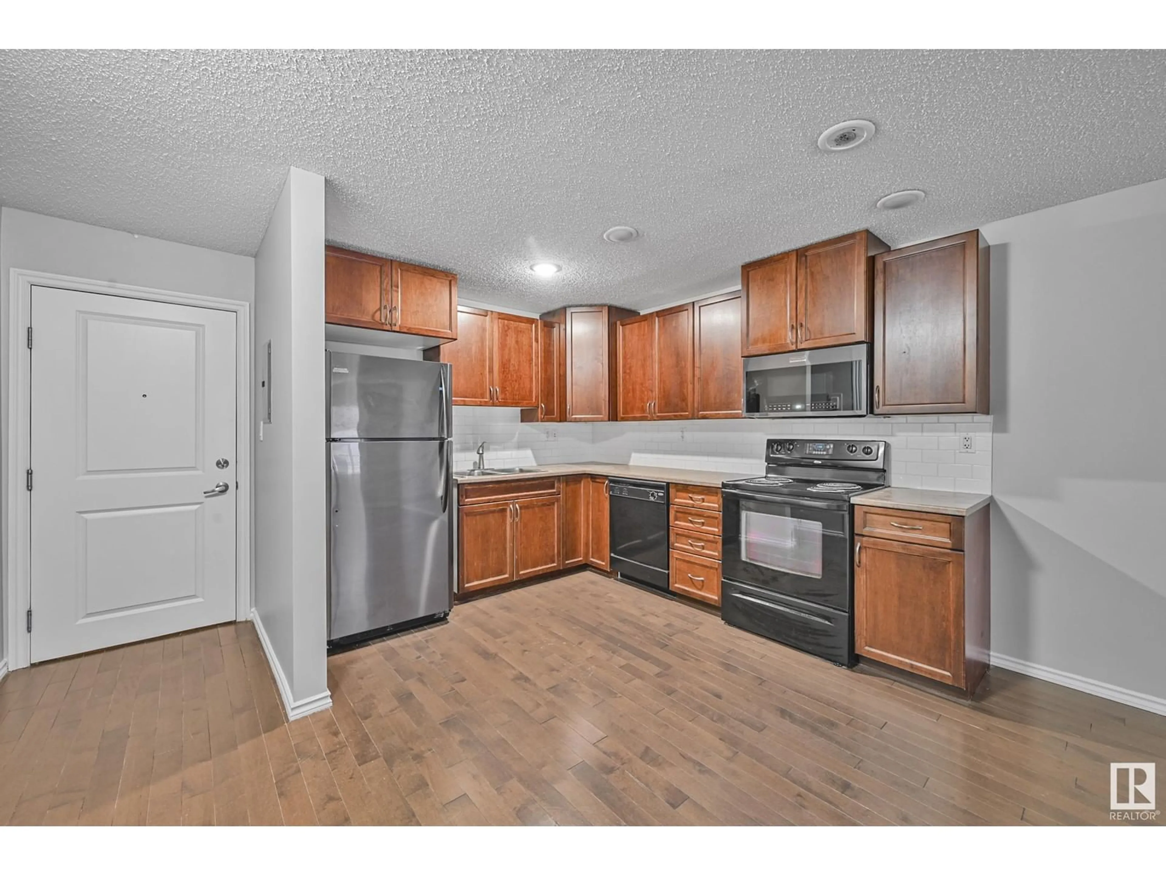 Standard kitchen, unknown for 202 - 9725 82 AV, Edmonton Alberta T6E1Y6