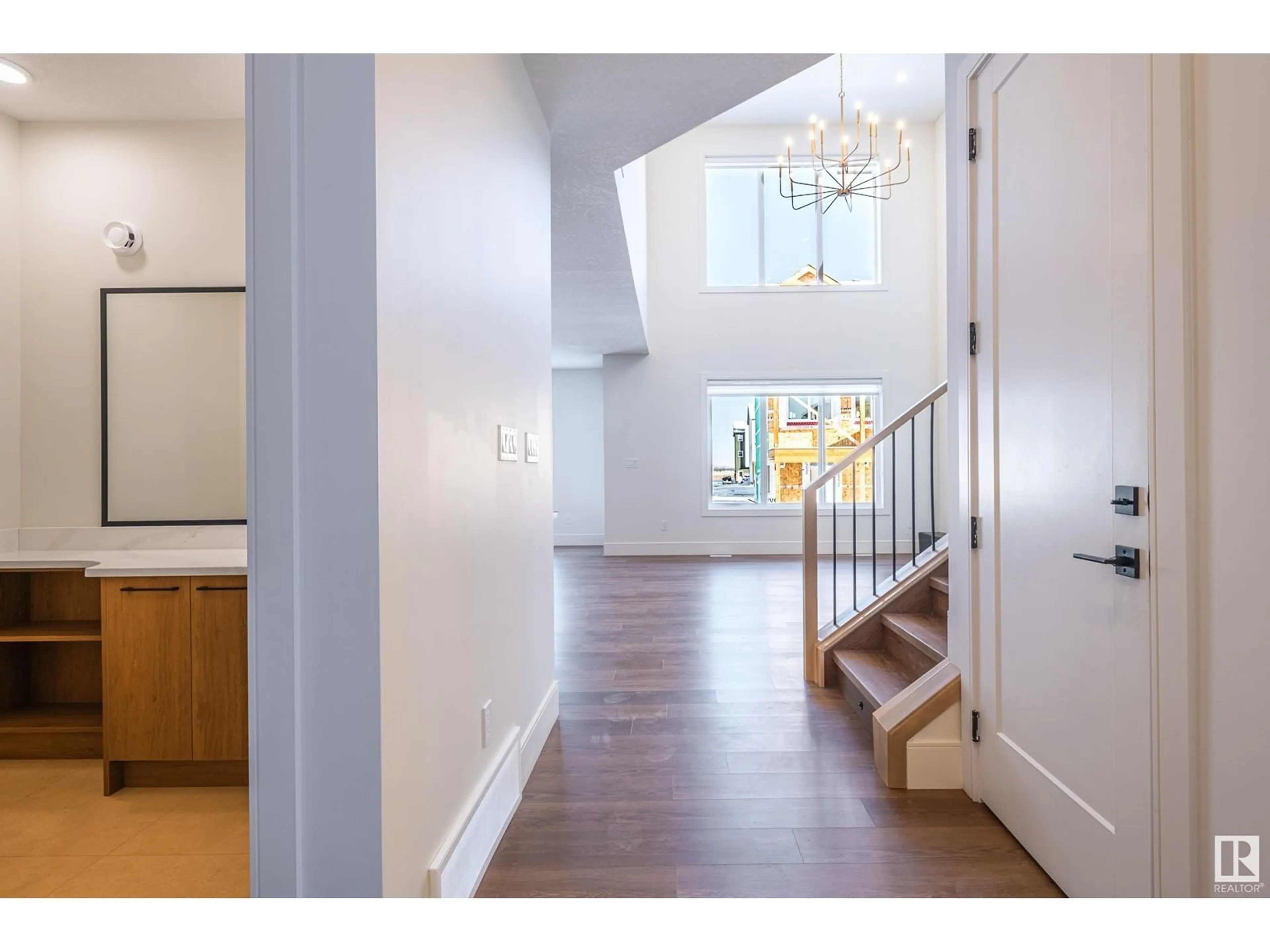 Indoor entryway for 98 EDGEFIELD WAY, St. Albert Alberta T8N1R8