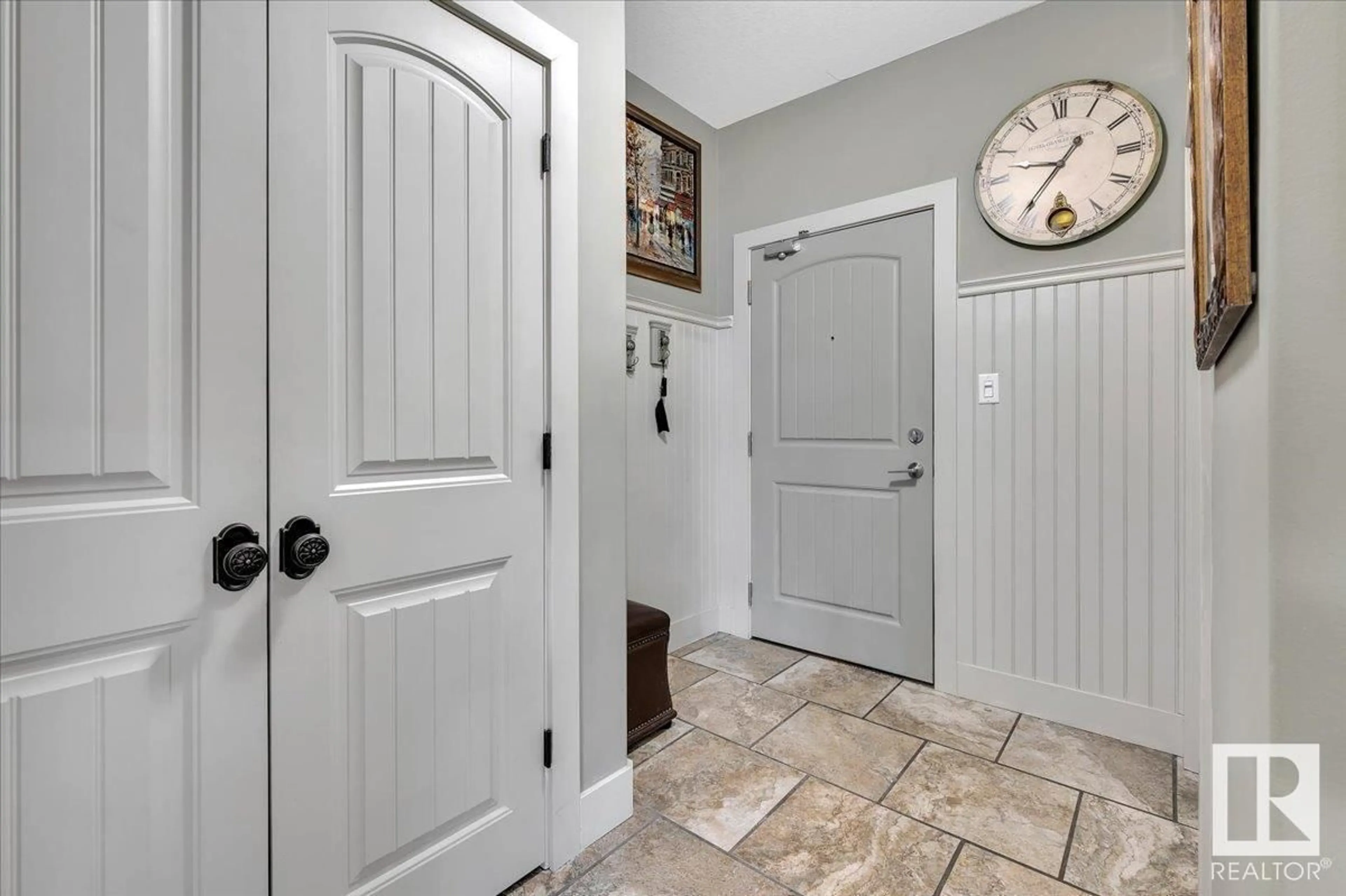 Indoor entryway for 6079 - 136 MAYNARD WY, Edmonton Alberta T6R0S4
