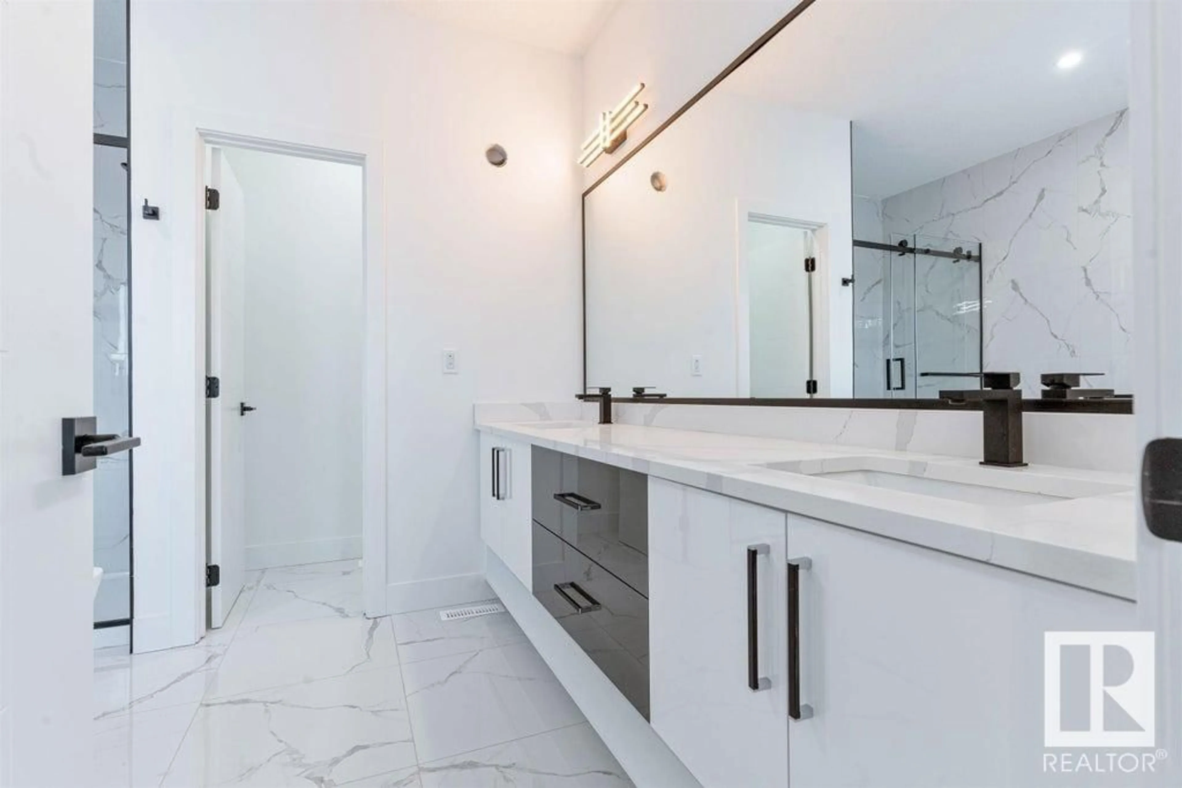 Contemporary bathroom, ceramic/tile floor for 715 166 AV, Edmonton Alberta T5Y2Z6