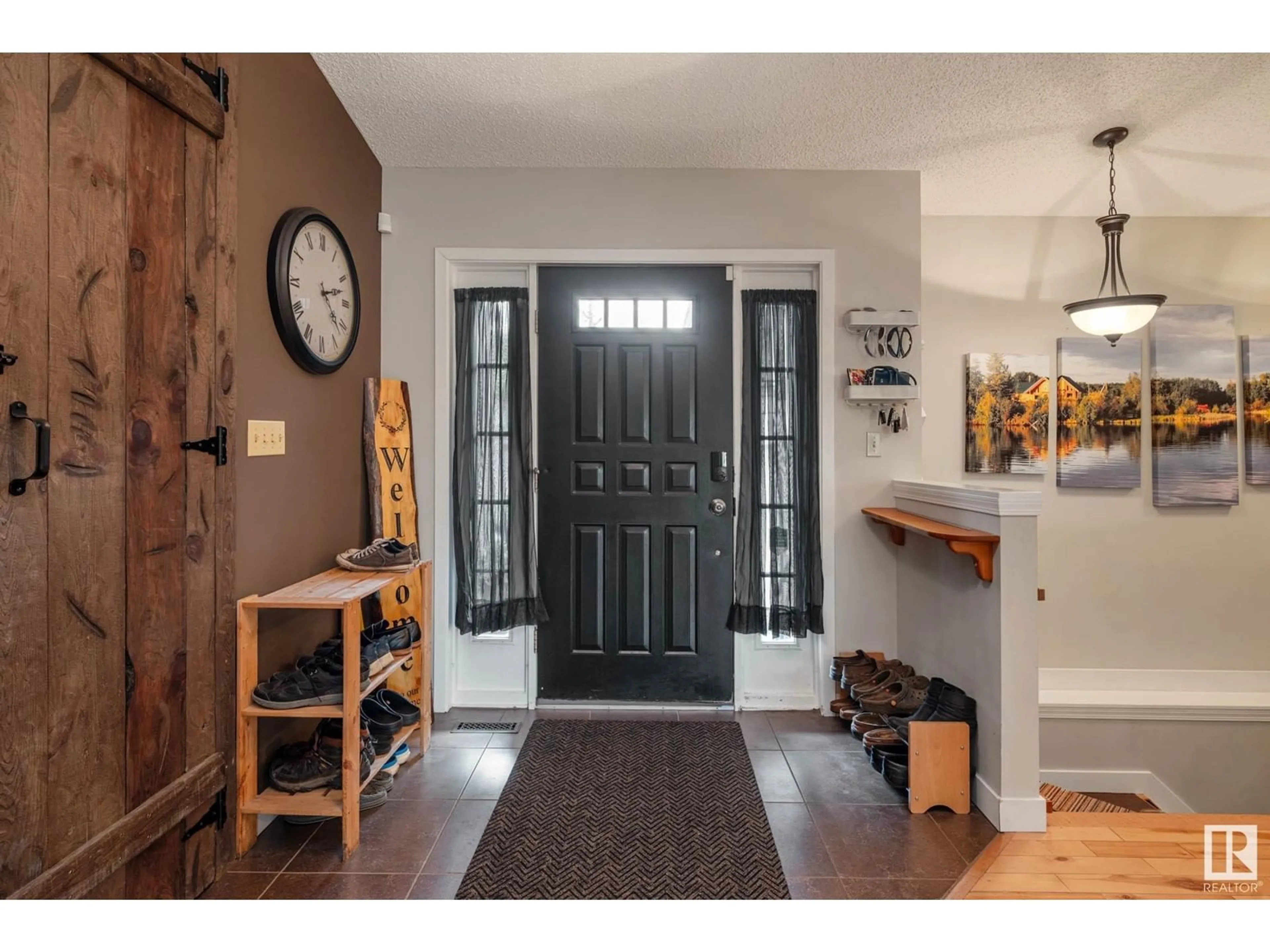 Indoor entryway for 7 FIELDSTONE CV, Spruce Grove Alberta T7X3C1