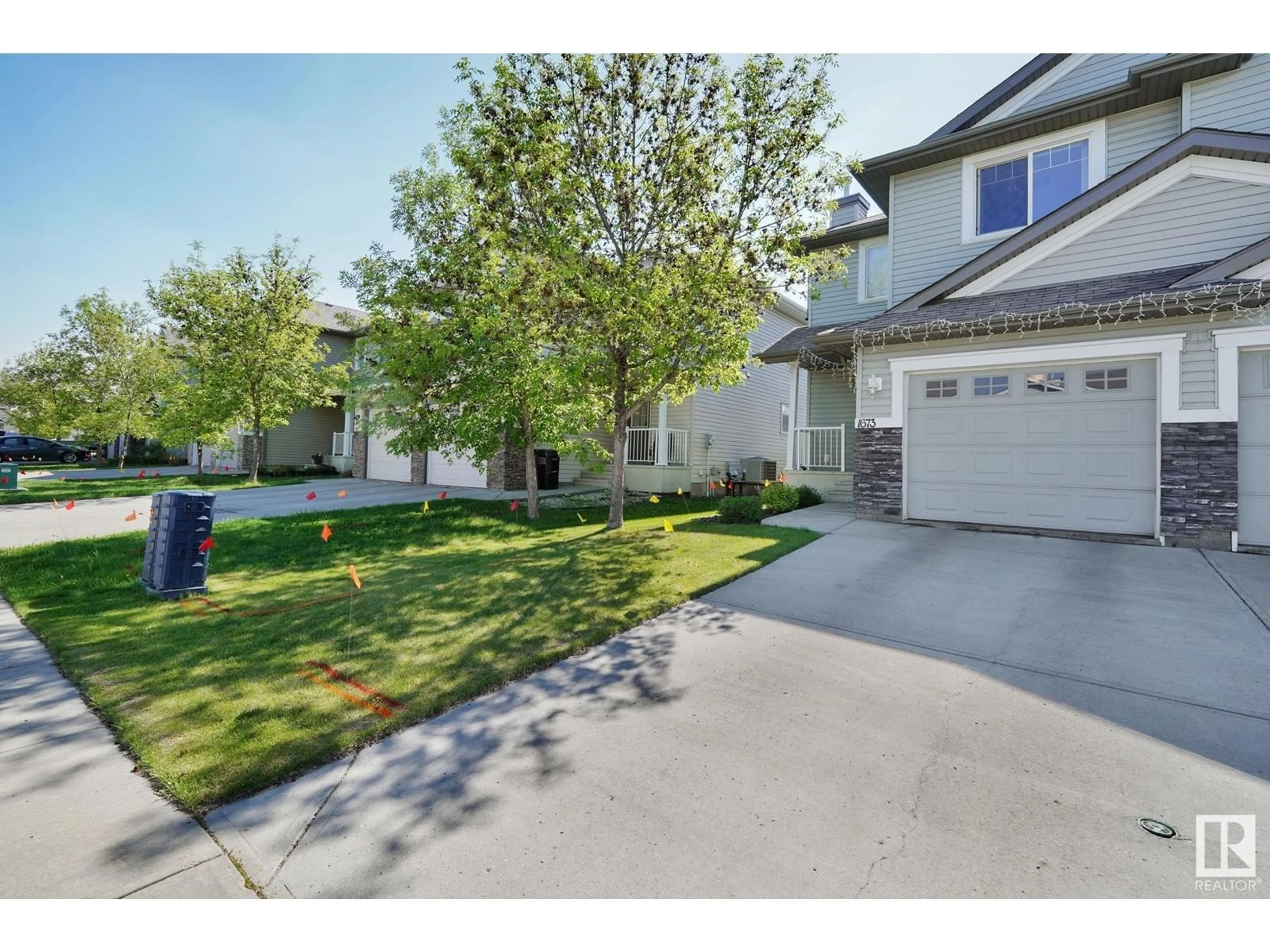 A pic from outside/outdoor area/front of a property/back of a property/a pic from drone, street for SW - 1673 MELROSE PL, Edmonton Alberta T6W1X6