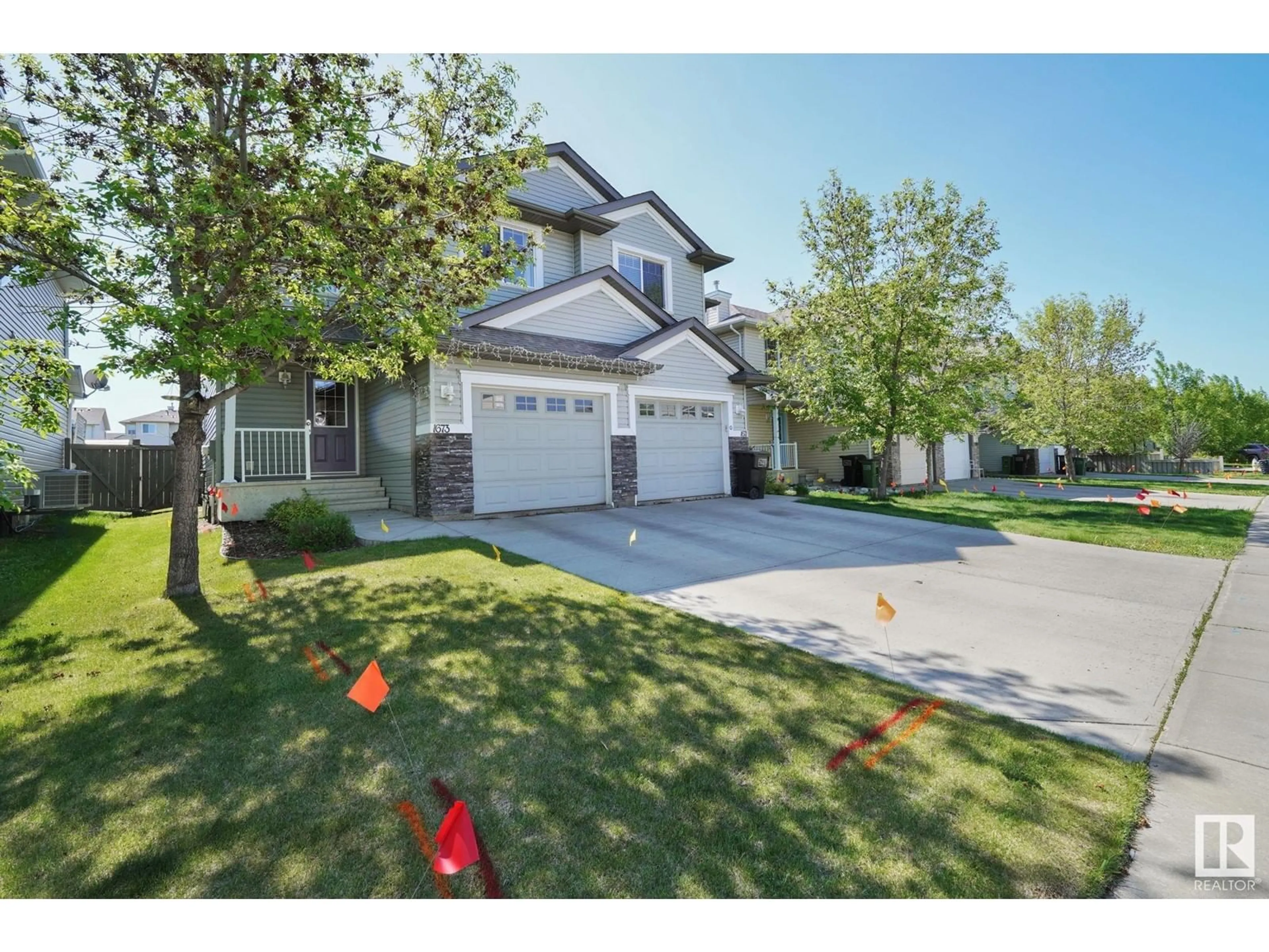 A pic from outside/outdoor area/front of a property/back of a property/a pic from drone, street for SW - 1673 MELROSE PL, Edmonton Alberta T6W1X6