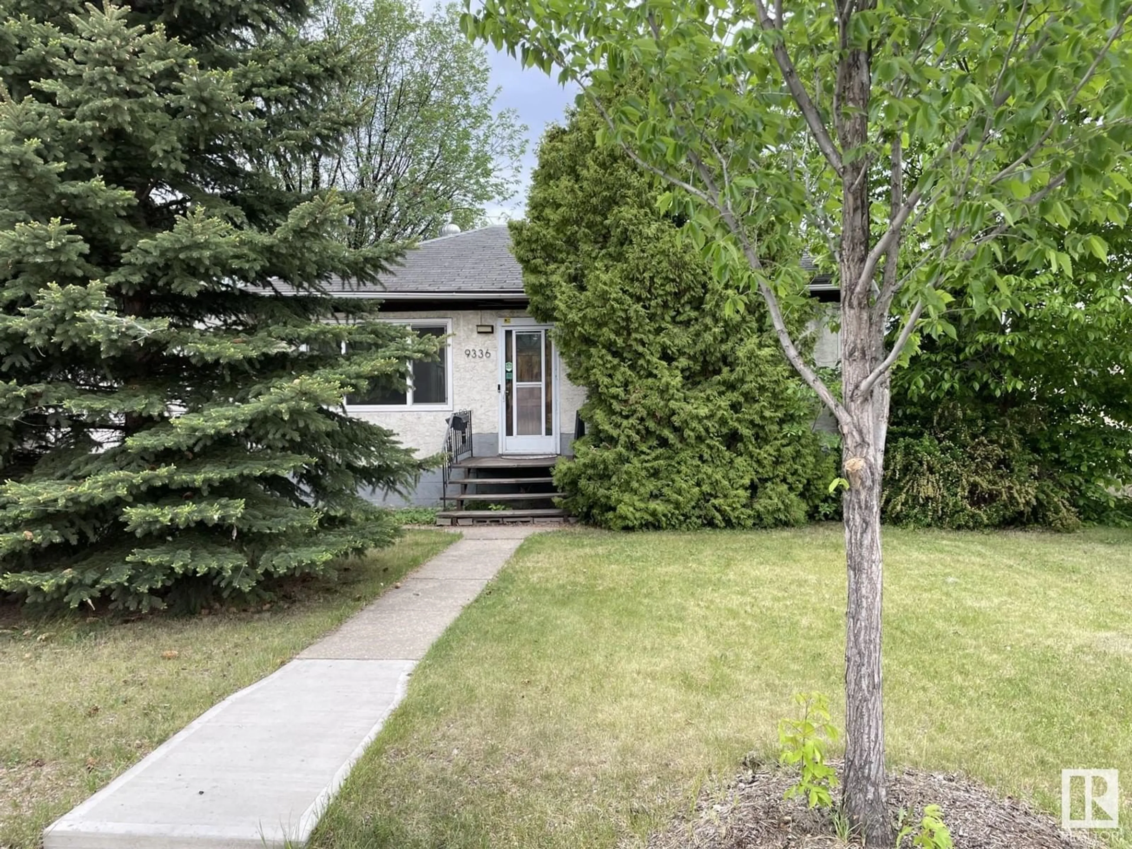 Home with vinyl exterior material, street for 9336 85 ST, Edmonton Alberta T6C3C8