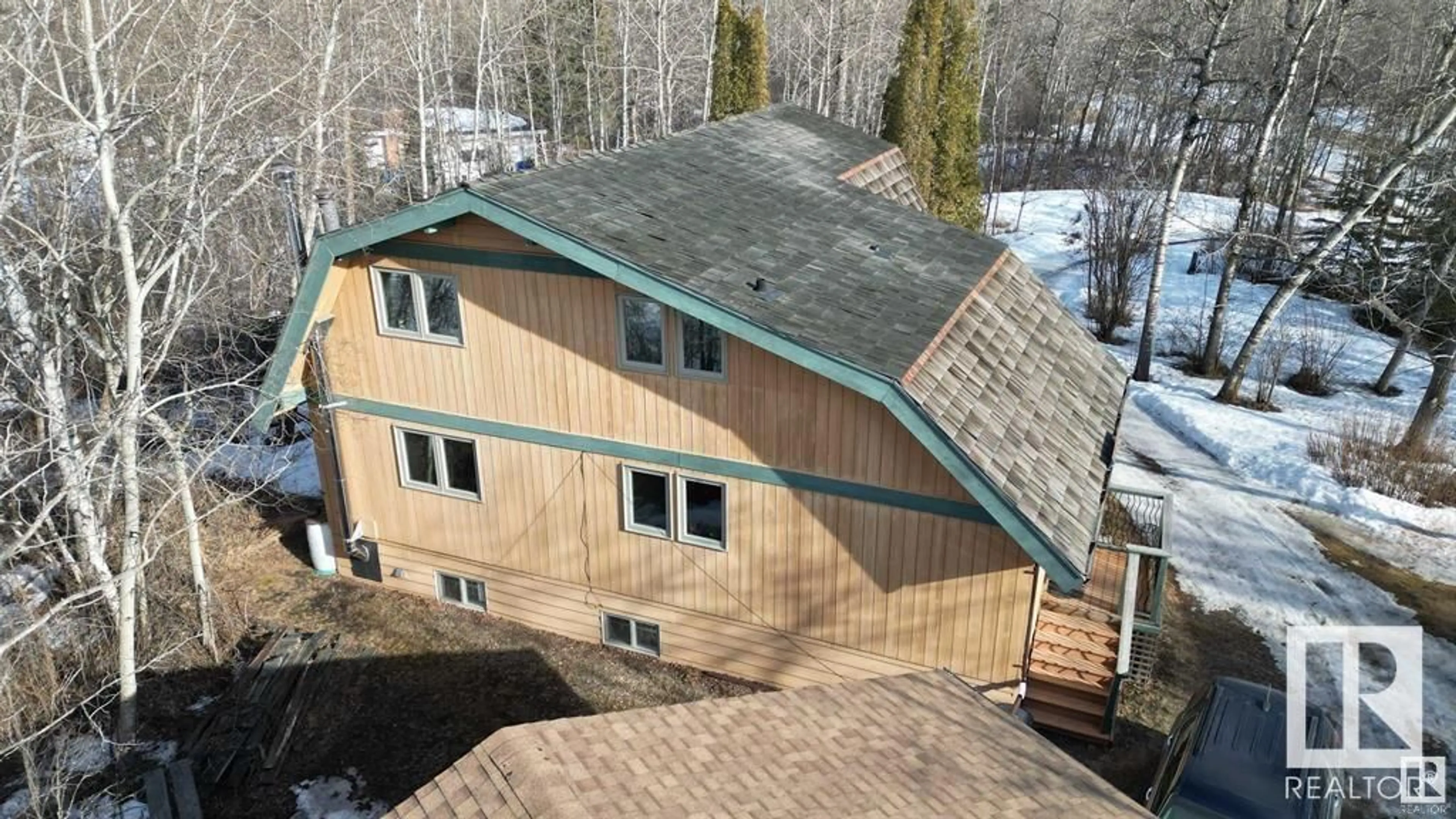 A pic from outside/outdoor area/front of a property/back of a property/a pic from drone, building for 62 53051 RGE ROAD 211, Rural Strathcona County Alberta T8G2C6