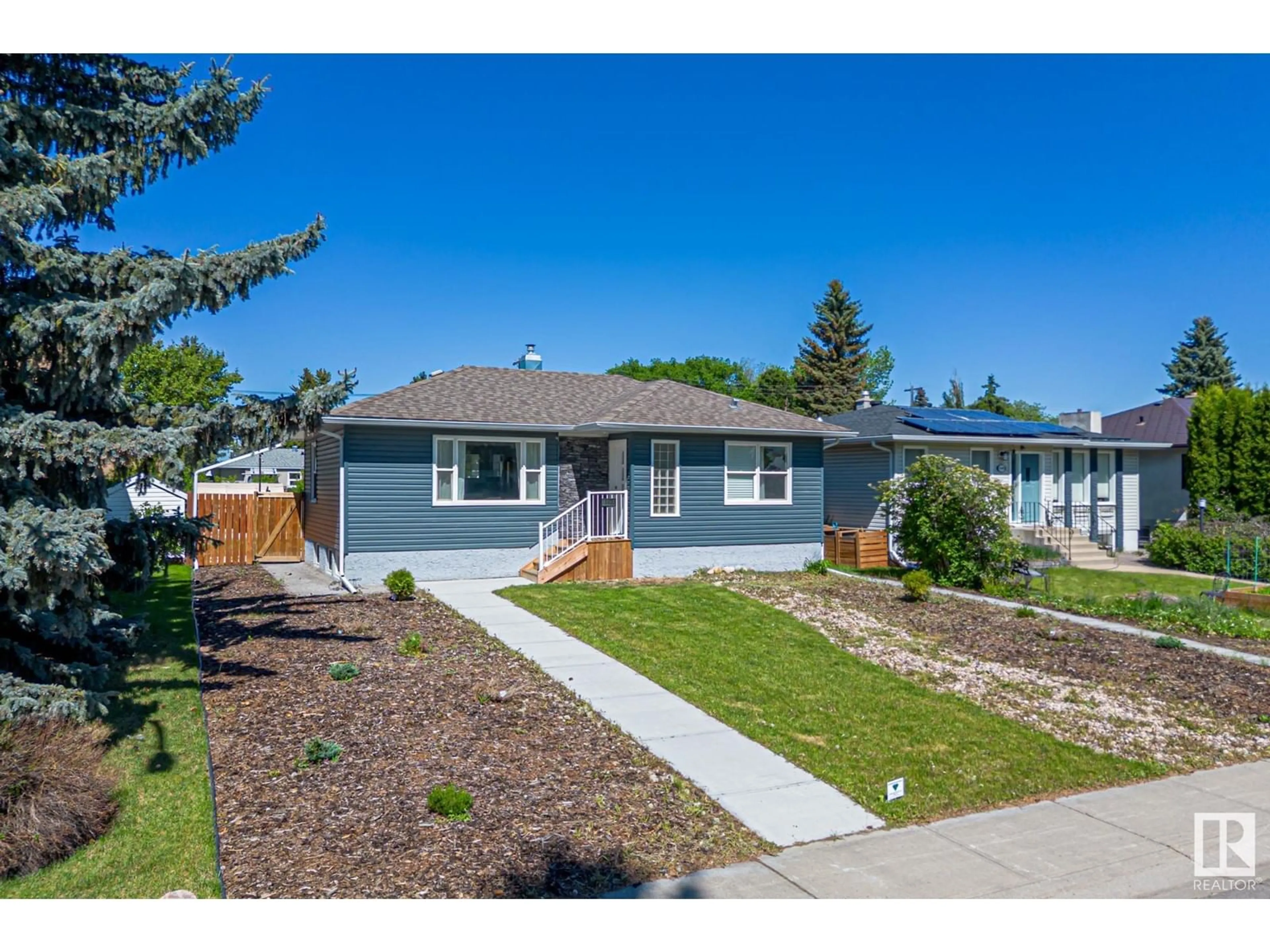 Home with vinyl exterior material, street for NW - 11420 112 AV, Edmonton Alberta T5G0H6