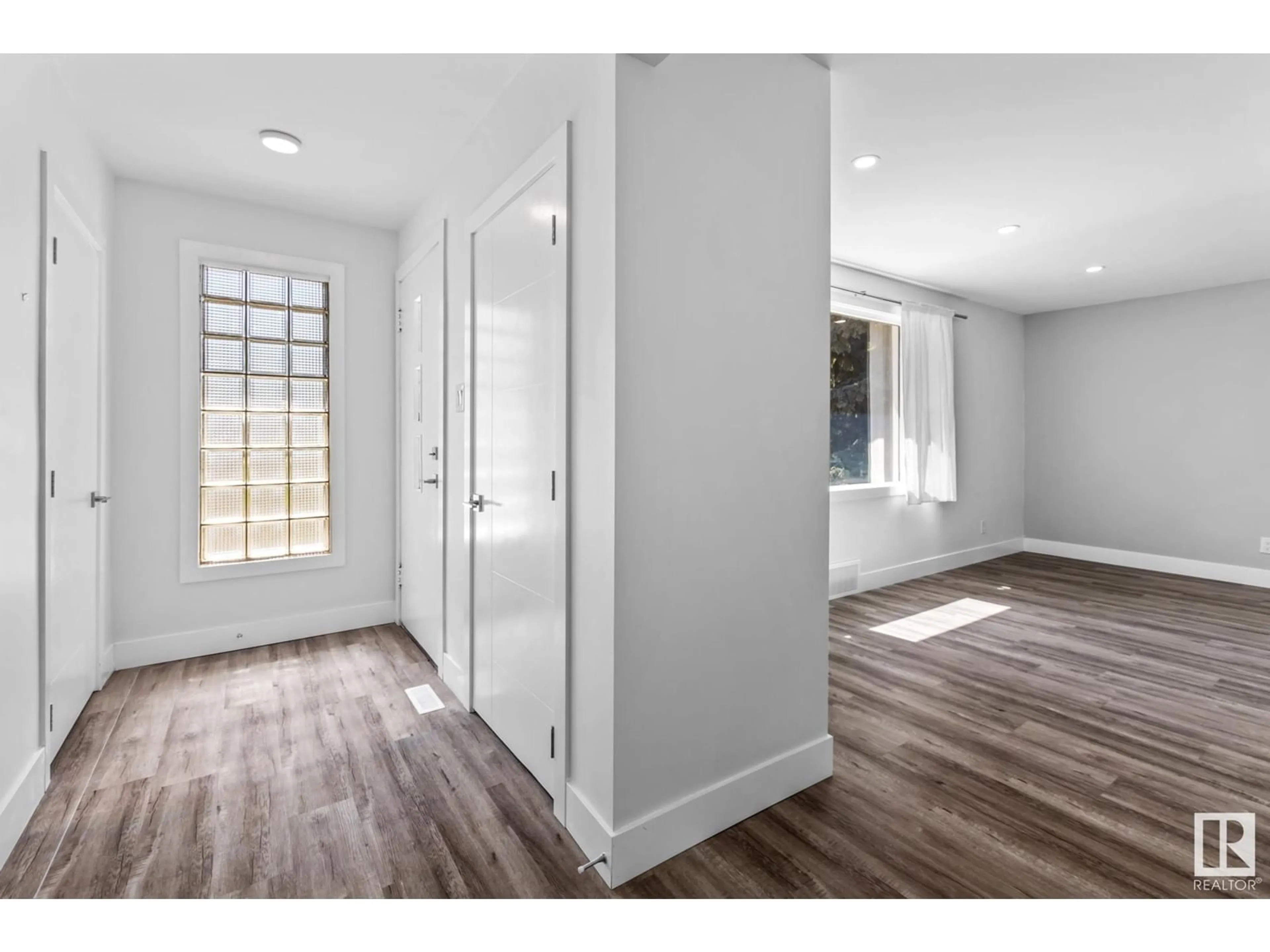 Indoor entryway for NW - 11420 112 AV, Edmonton Alberta T5G0H6