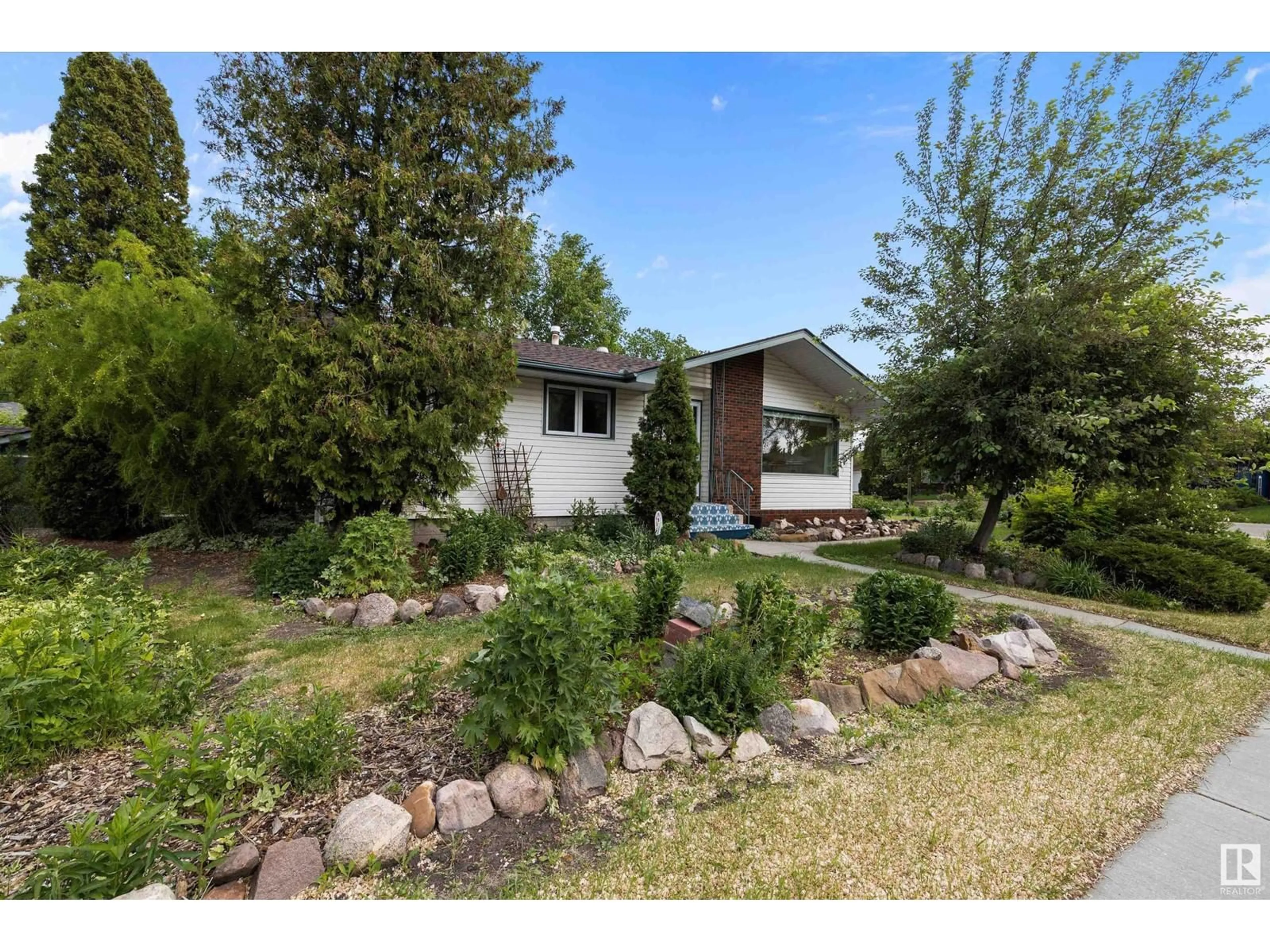 A pic from outside/outdoor area/front of a property/back of a property/a pic from drone, street for 5202 46 AV, Leduc Alberta T9E5C8