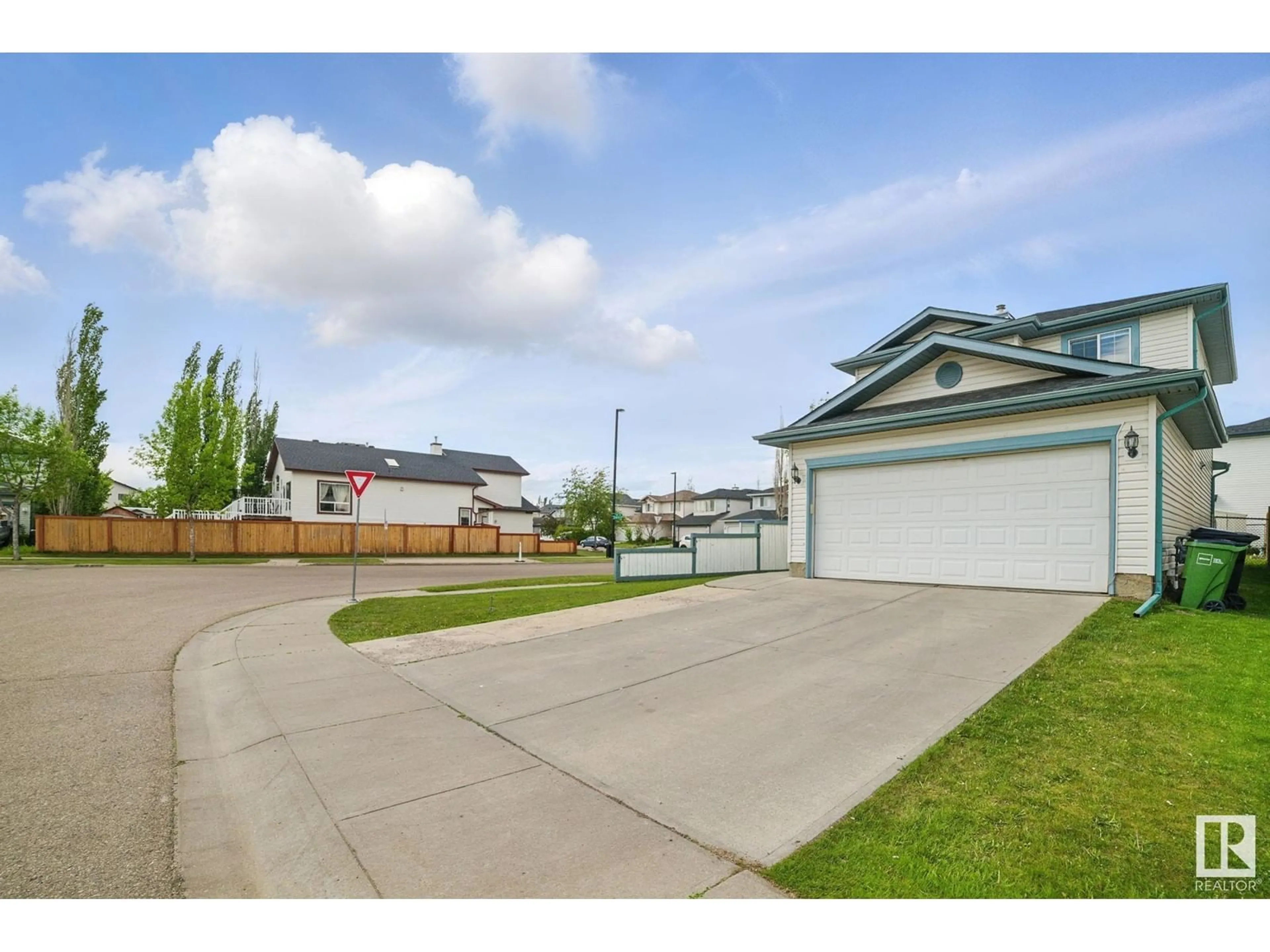 A pic from outside/outdoor area/front of a property/back of a property/a pic from drone, unknown for 1826 35 AV, Edmonton Alberta T6T1Y9