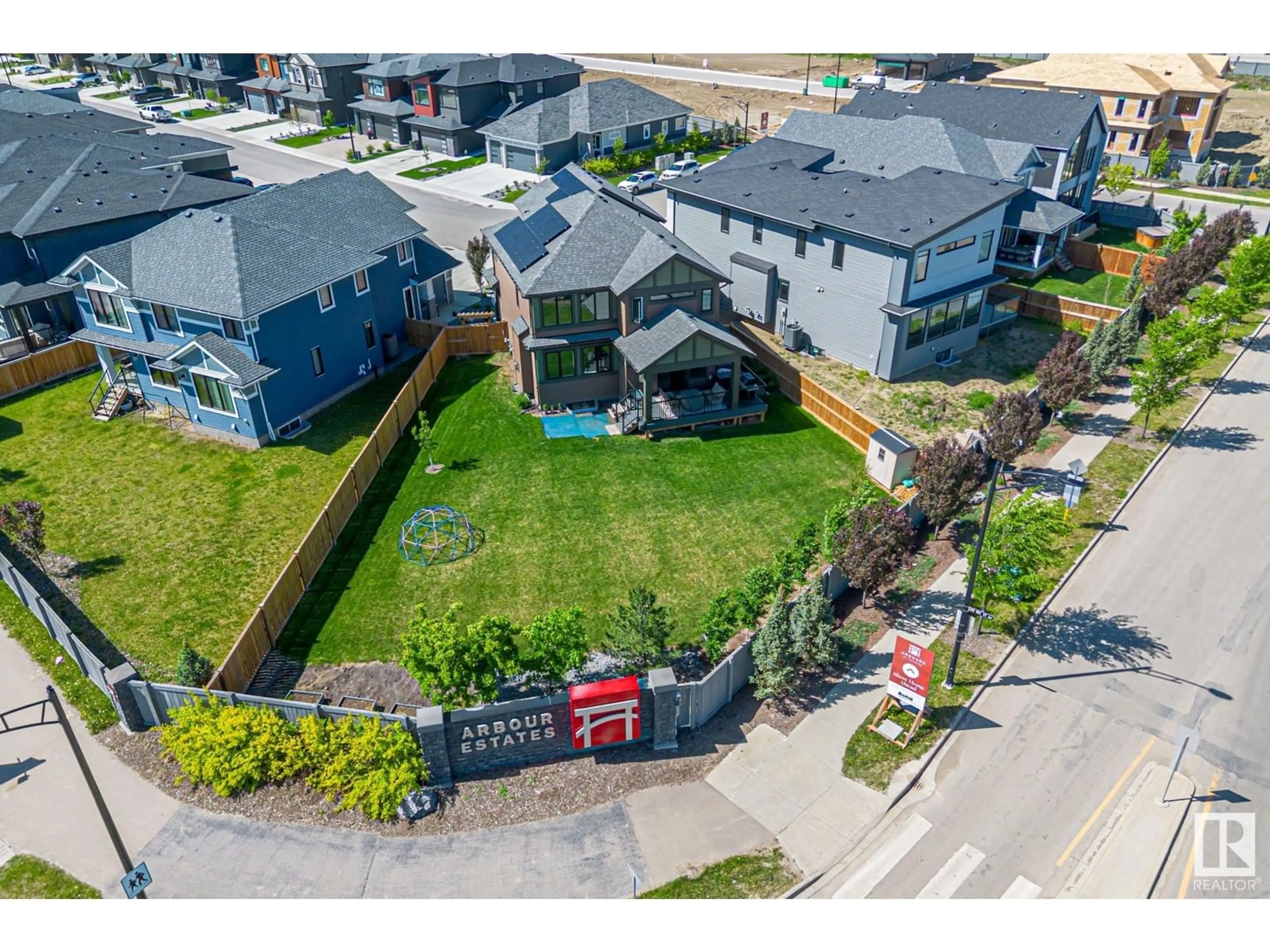 A pic from outside/outdoor area/front of a property/back of a property/a pic from drone, street for SW - 6811 KNOX LO, Edmonton Alberta T6W4R3