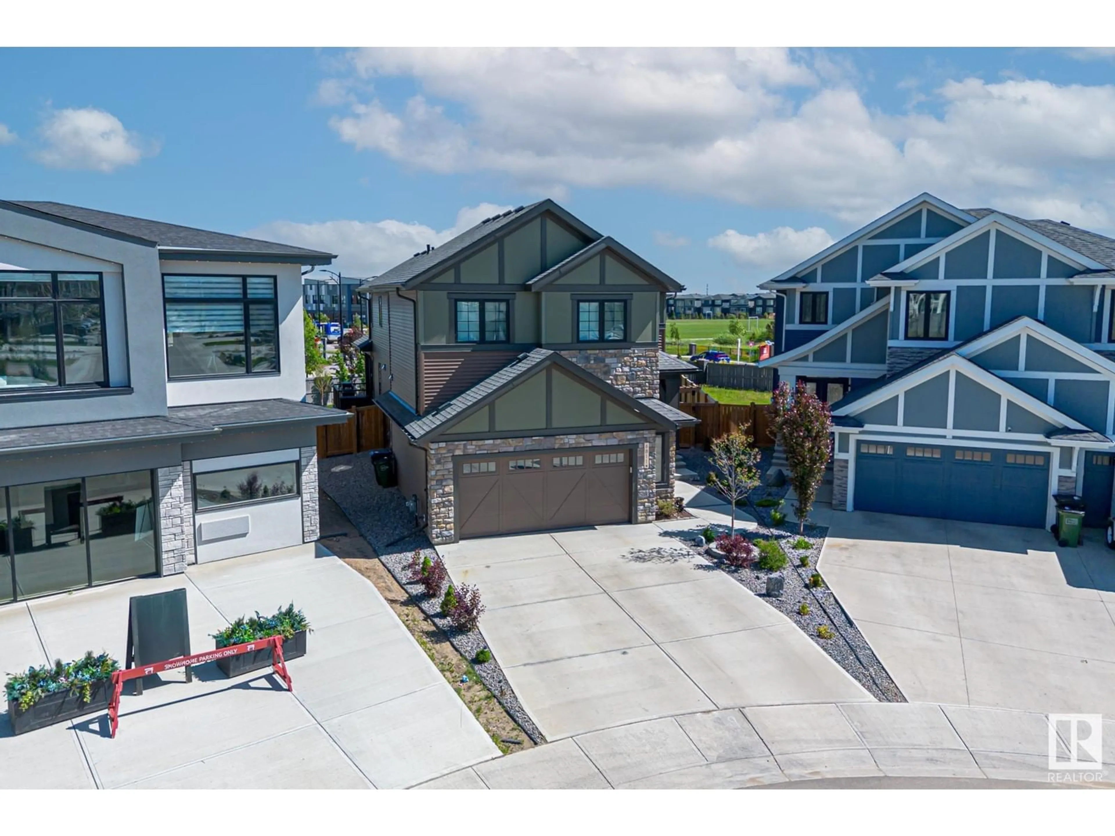 A pic from outside/outdoor area/front of a property/back of a property/a pic from drone, unknown for SW - 6811 KNOX LO, Edmonton Alberta T6W4R3