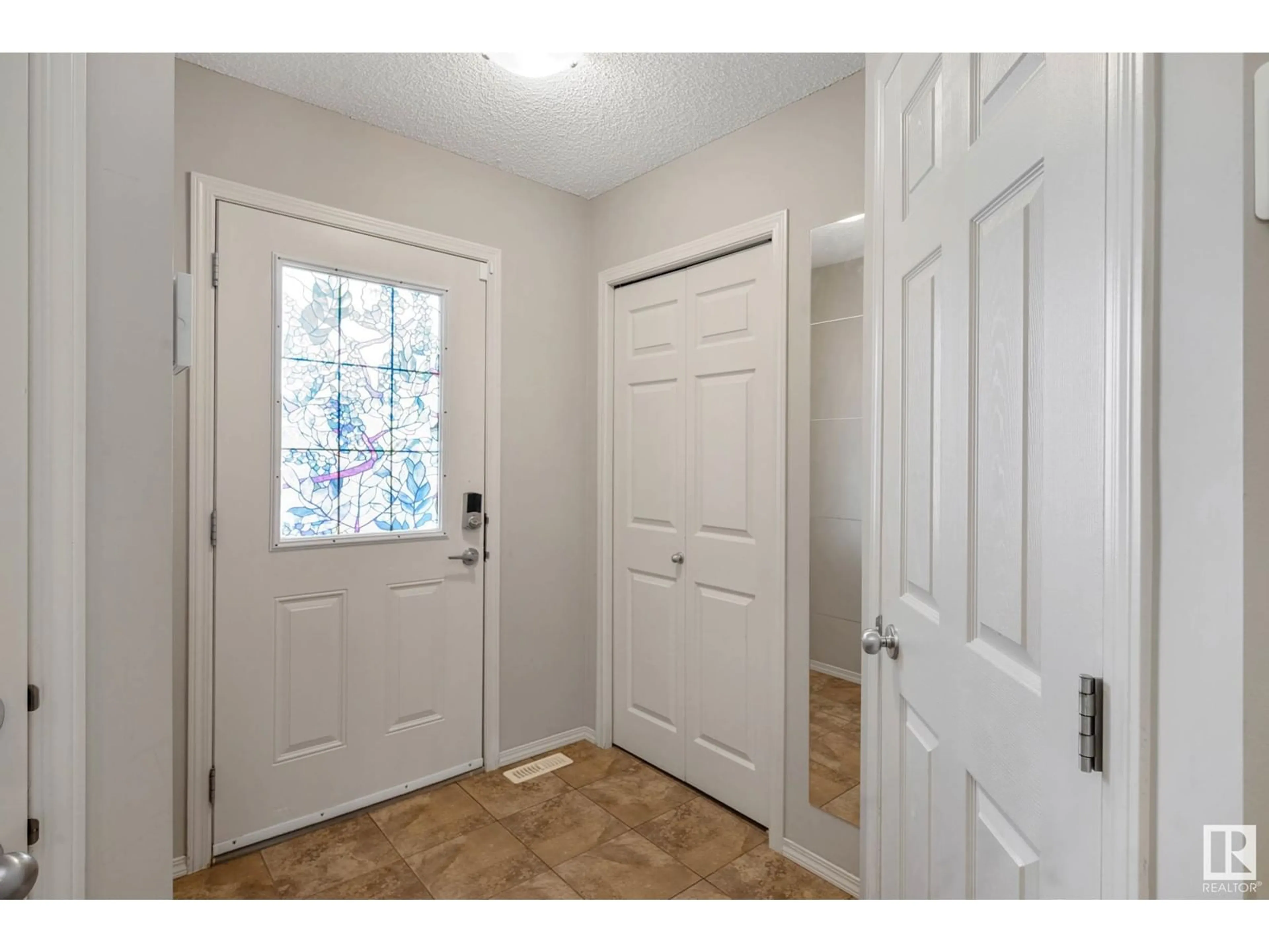 Indoor entryway for #18 - 1730 LEGER GATE, Edmonton Alberta T6R0R3