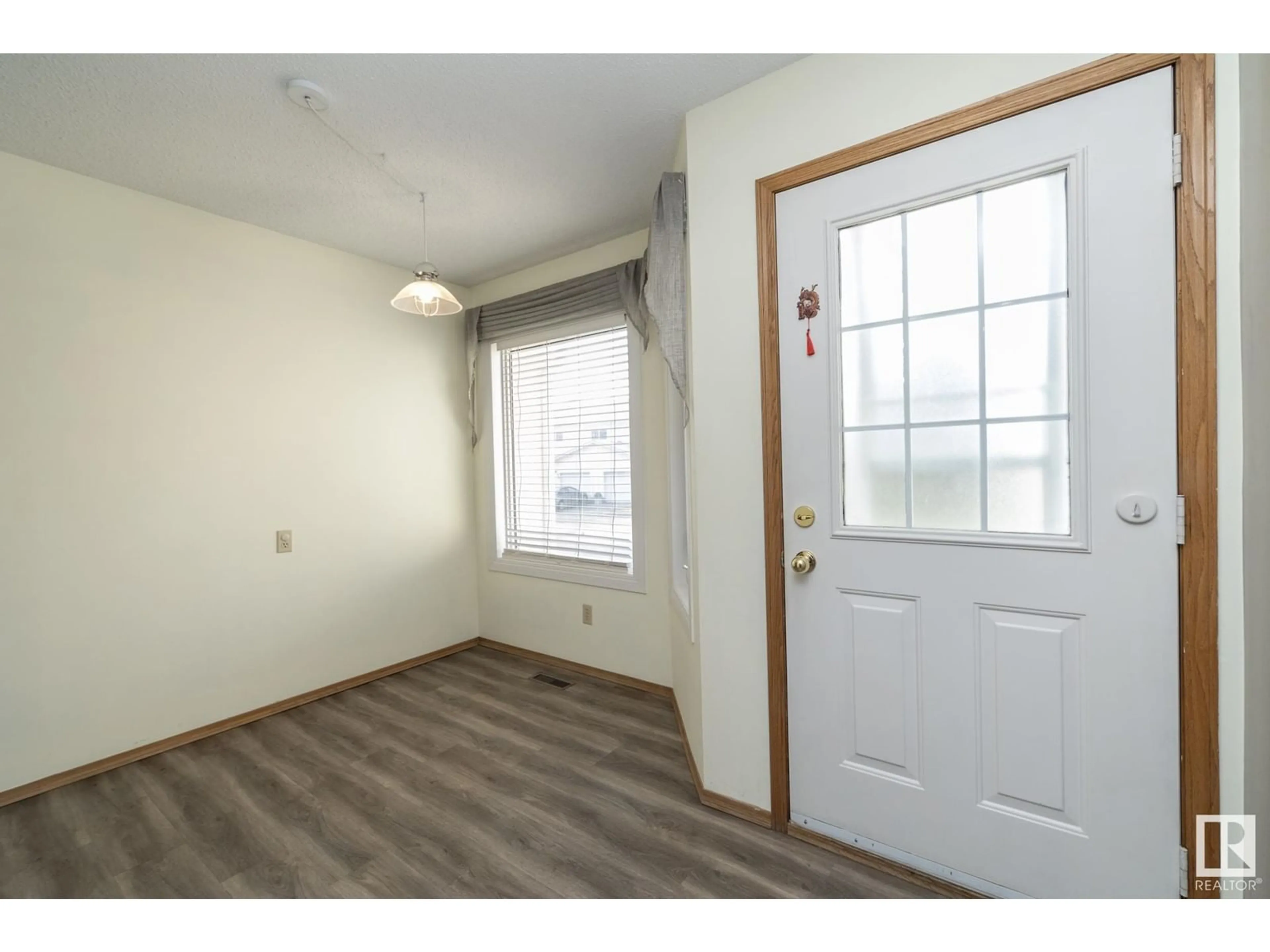 Unknown for #15 - 3520 60 ST, Edmonton Alberta T6L6H5