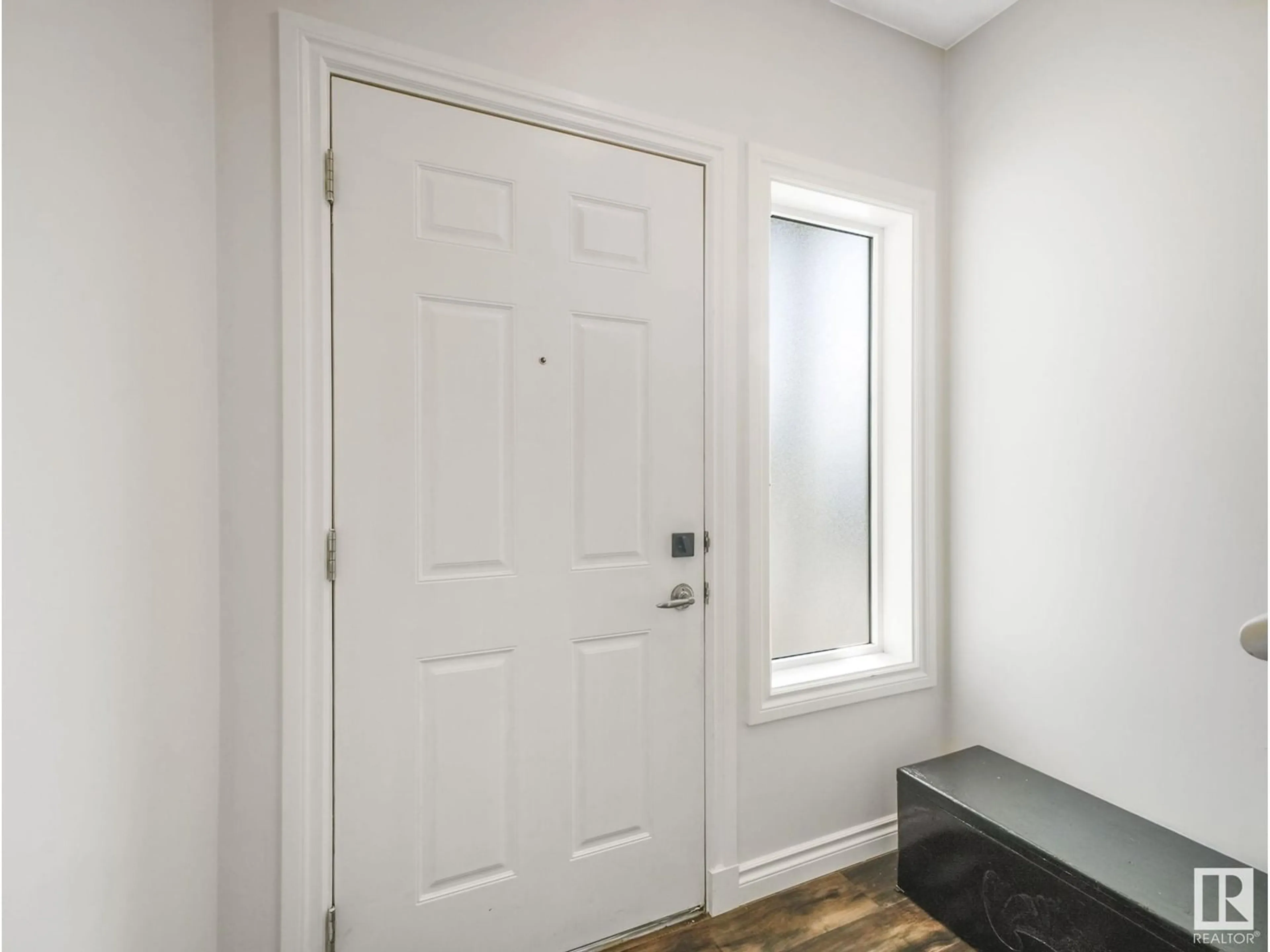 Indoor entryway for #11 - 451 HYNDMAN CR NW, Edmonton Alberta T5A5J3