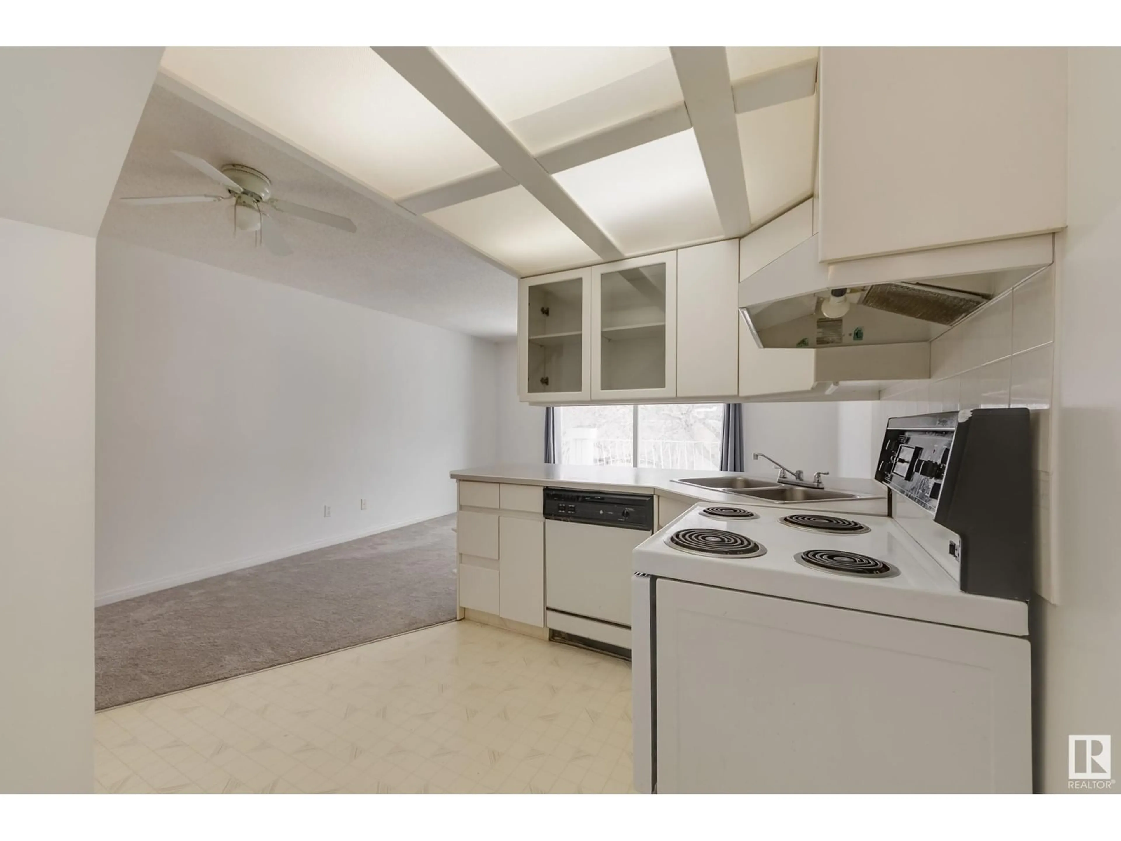 Standard kitchen, unknown for 11 - 10324 119 ST, Edmonton Alberta T5K1Z6