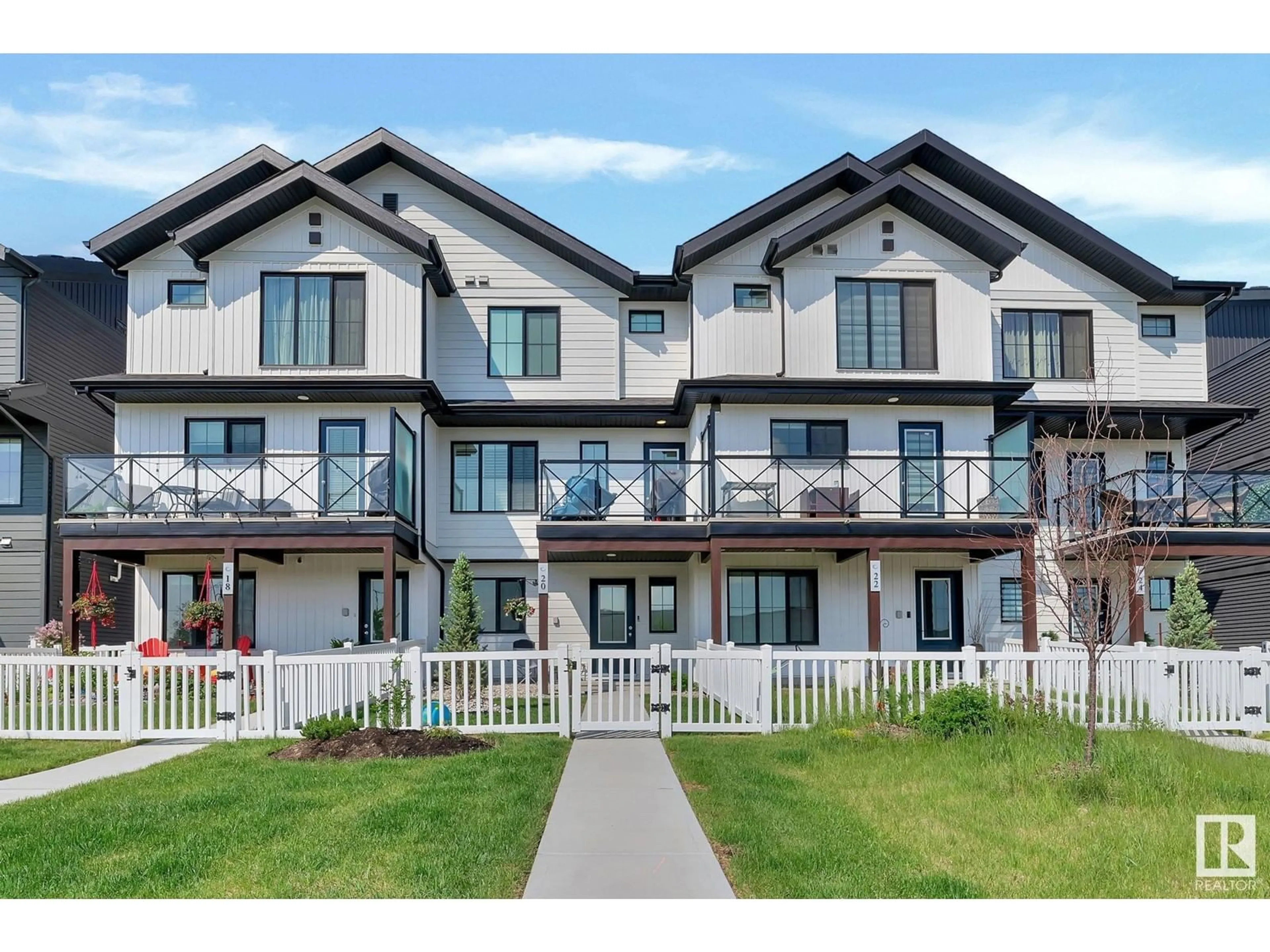 Home with vinyl exterior material, mountain view for 20 JENSEN GA, St. Albert Alberta T8N7Y5