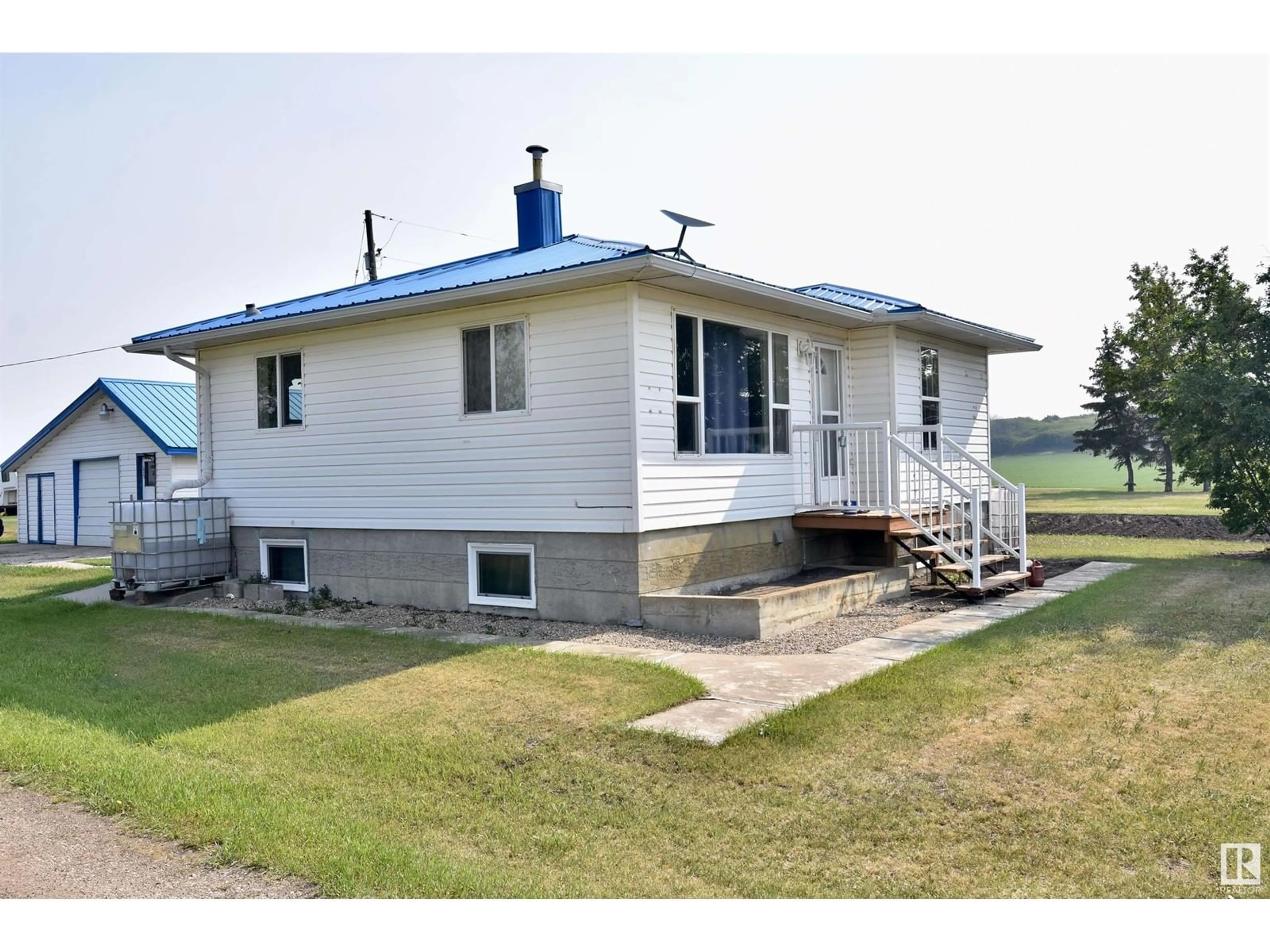 A pic from outside/outdoor area/front of a property/back of a property/a pic from drone, building for 114076 TWP RD 554, Rural Two Hills County Alberta T0A4K0
