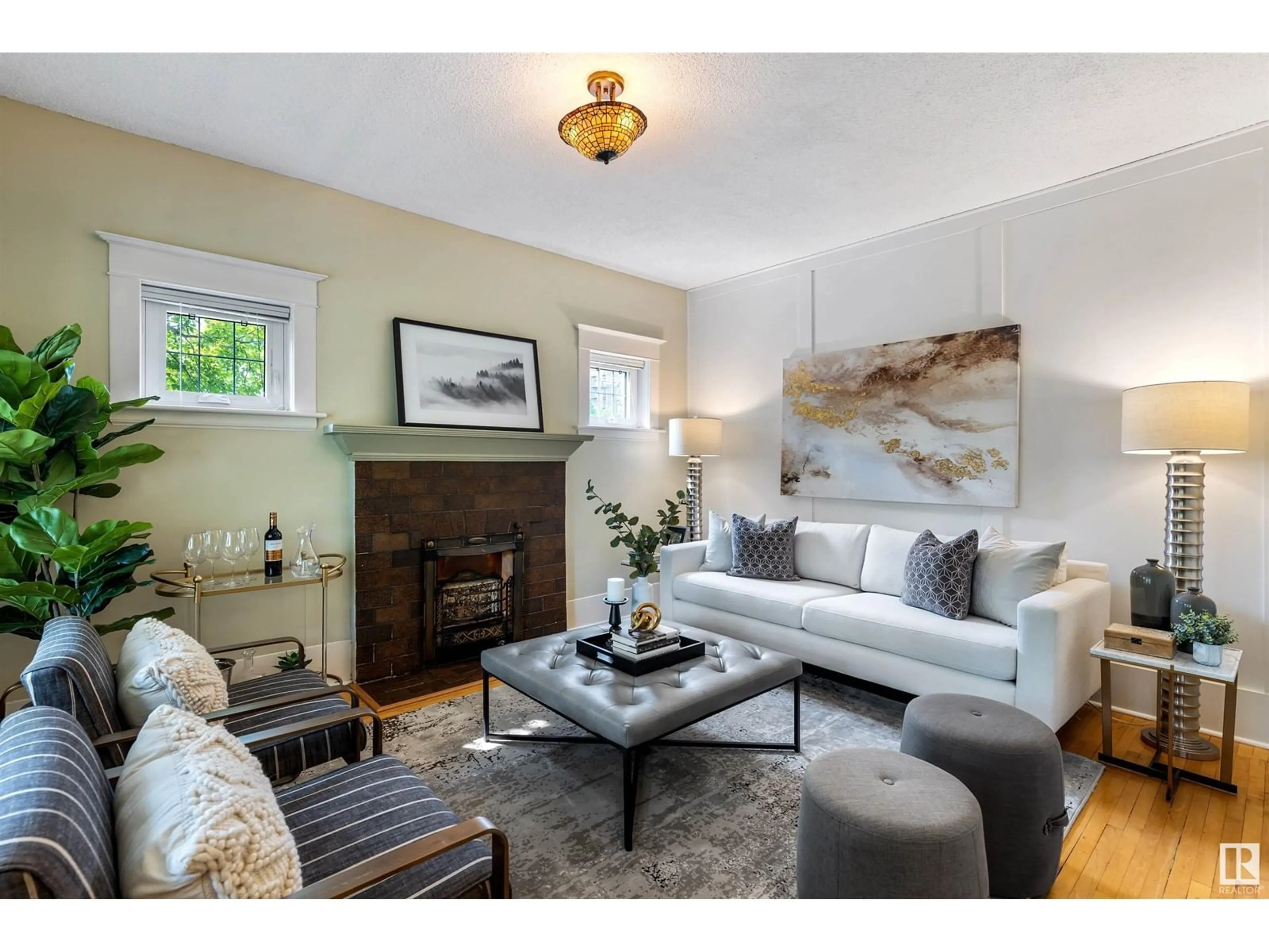 Living room with furniture, unknown for NW - 9948 88 AV, Edmonton Alberta T6E4R4