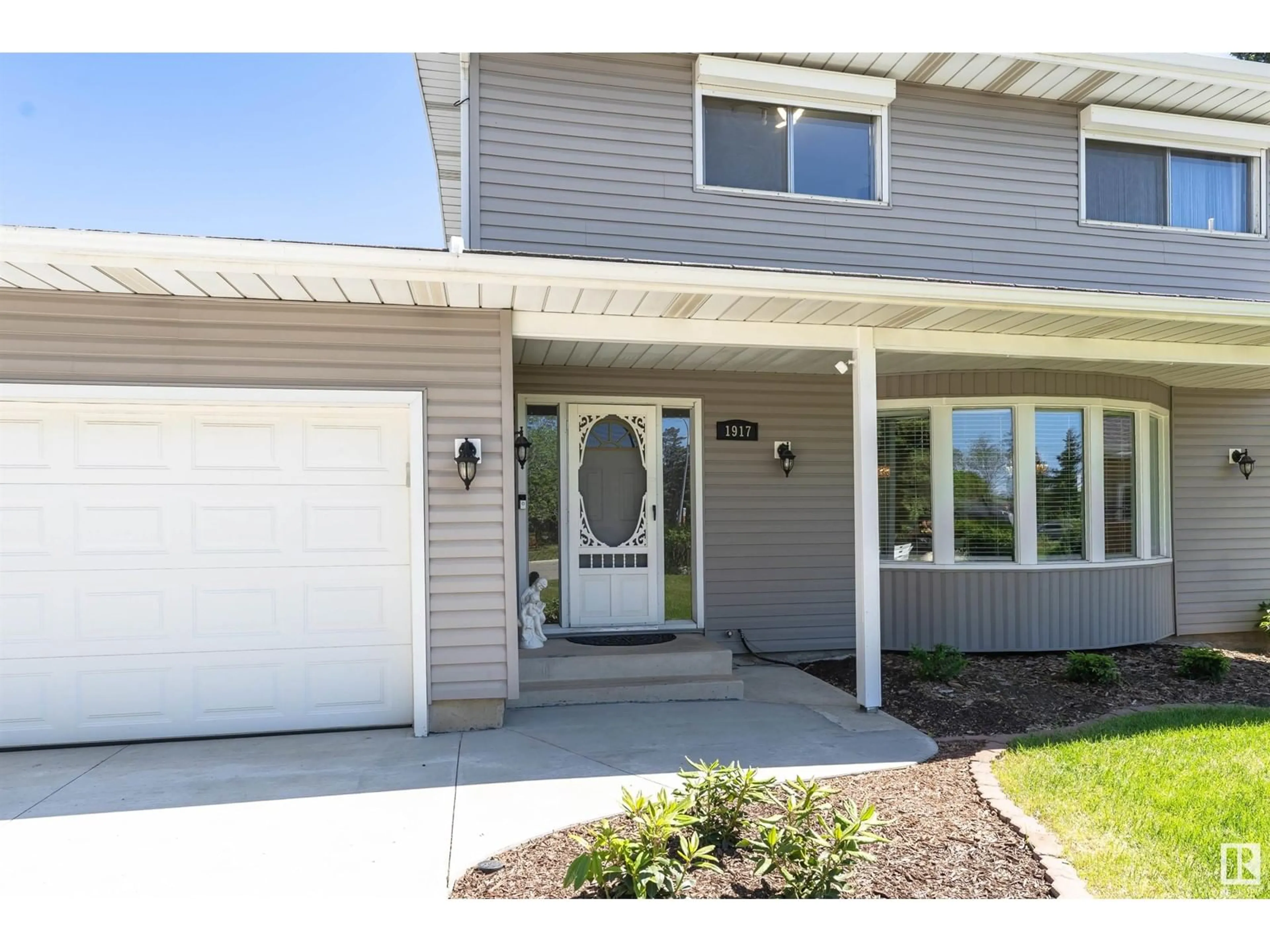 Home with vinyl exterior material, street for 1917 GLENMORE AV, Sherwood Park Alberta T8A0X6