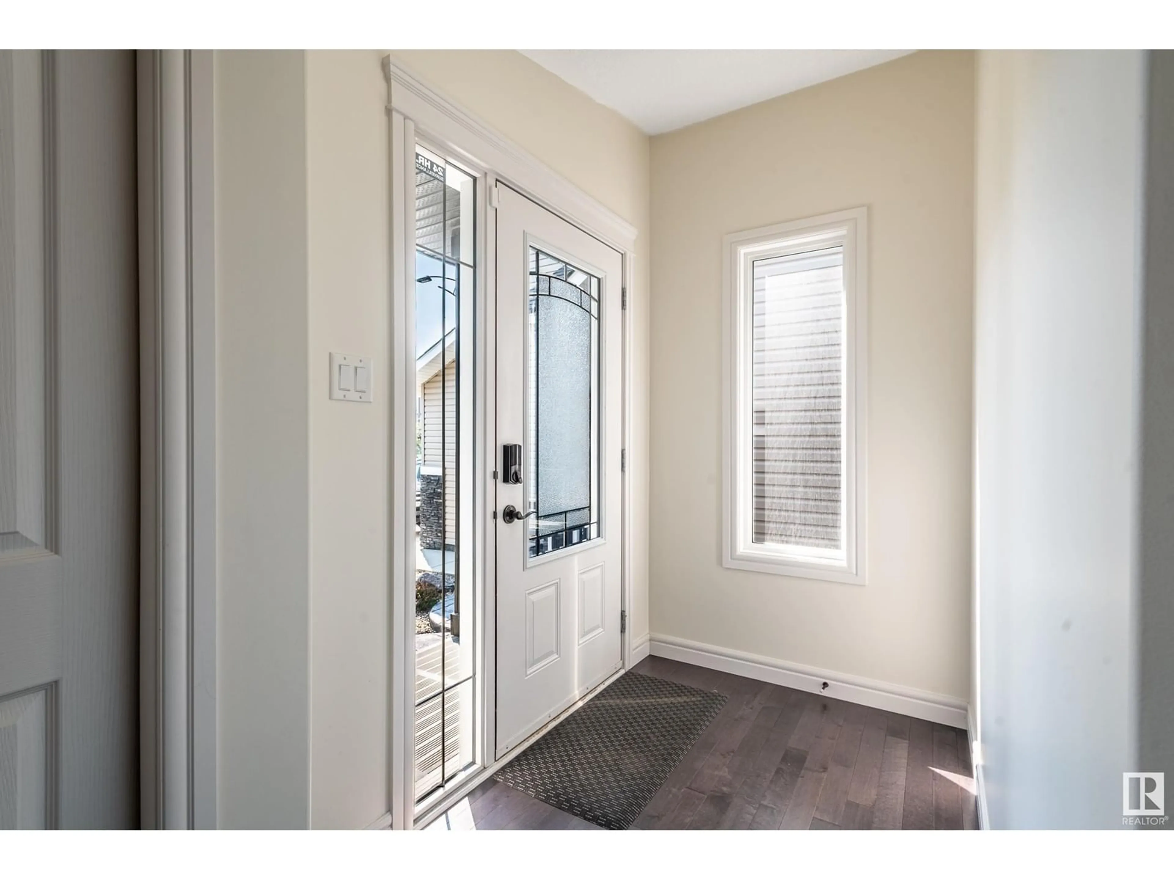 Indoor entryway for 17056 43 ST, Edmonton Alberta T5Y0Z3