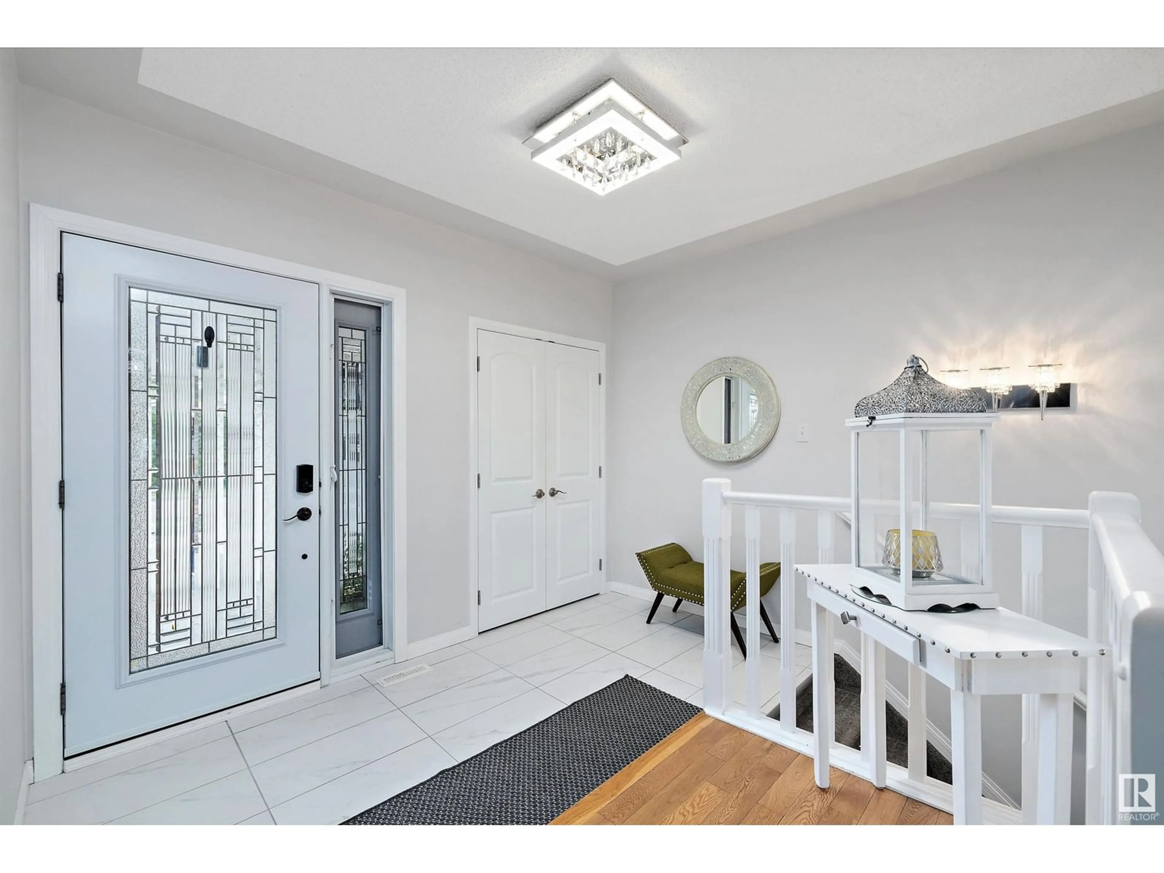 Indoor entryway for 34 WESTPARK CO, Fort Saskatchewan Alberta T8L3W9