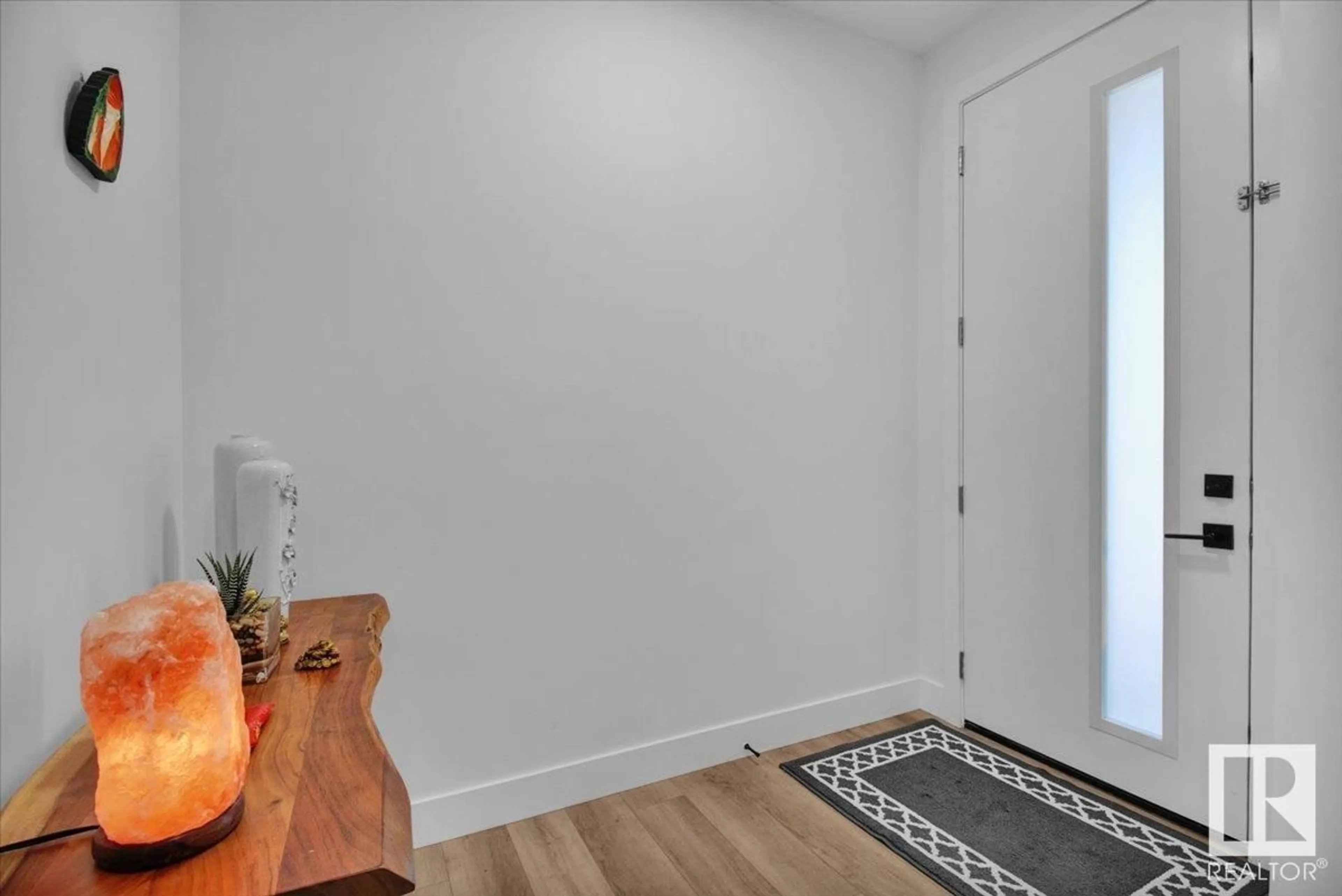 Indoor entryway for 17684 49 ST, Edmonton Alberta T5Y3Y1