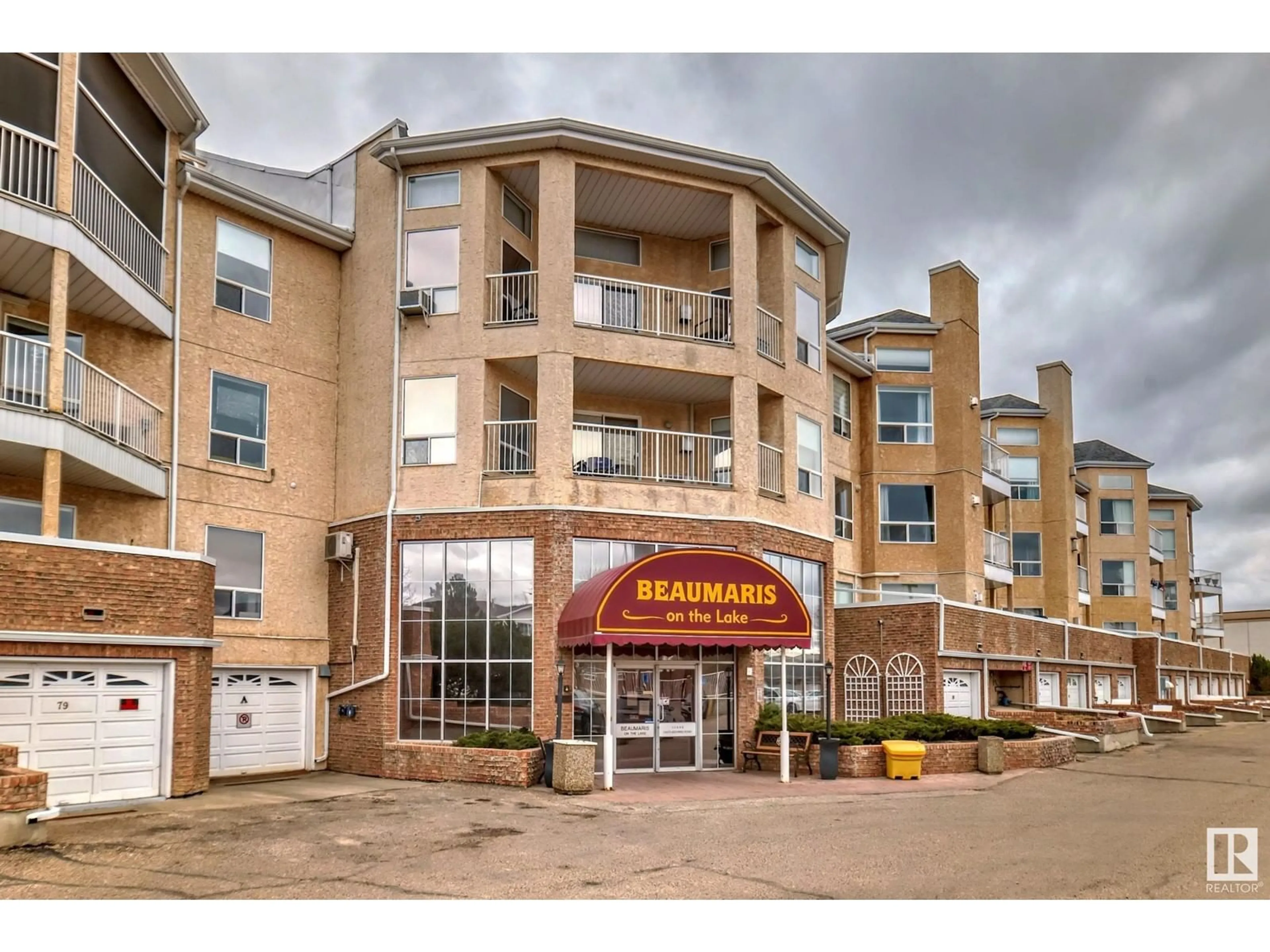 Indoor foyer for 15499 - 315 CASTLE DOWNS RD, Edmonton Alberta T5X5Y3