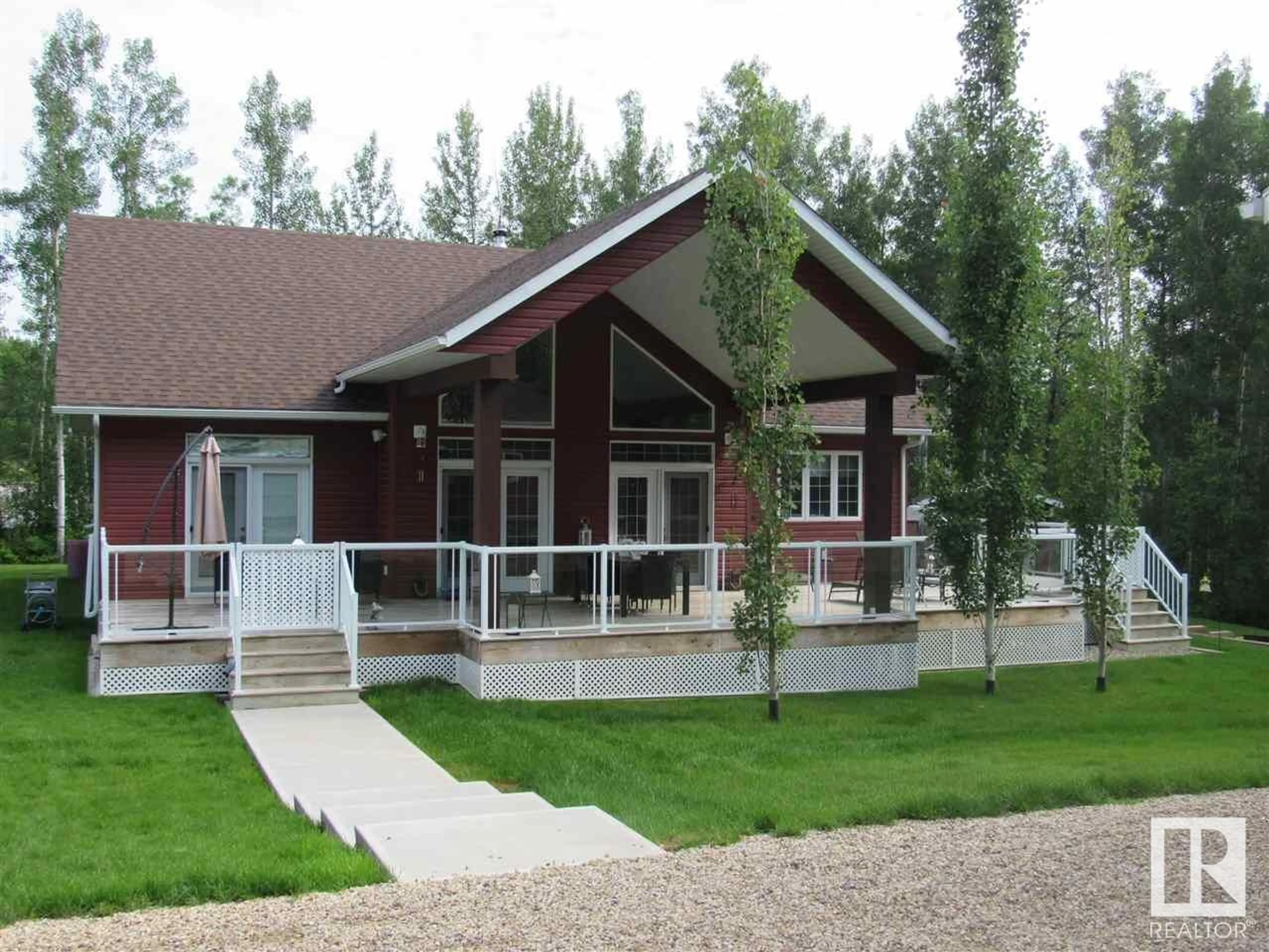 Patio, building for 6 HORSESHOE CRESCENT, Rural Lac Ste. Anne County Alberta T0E1A0