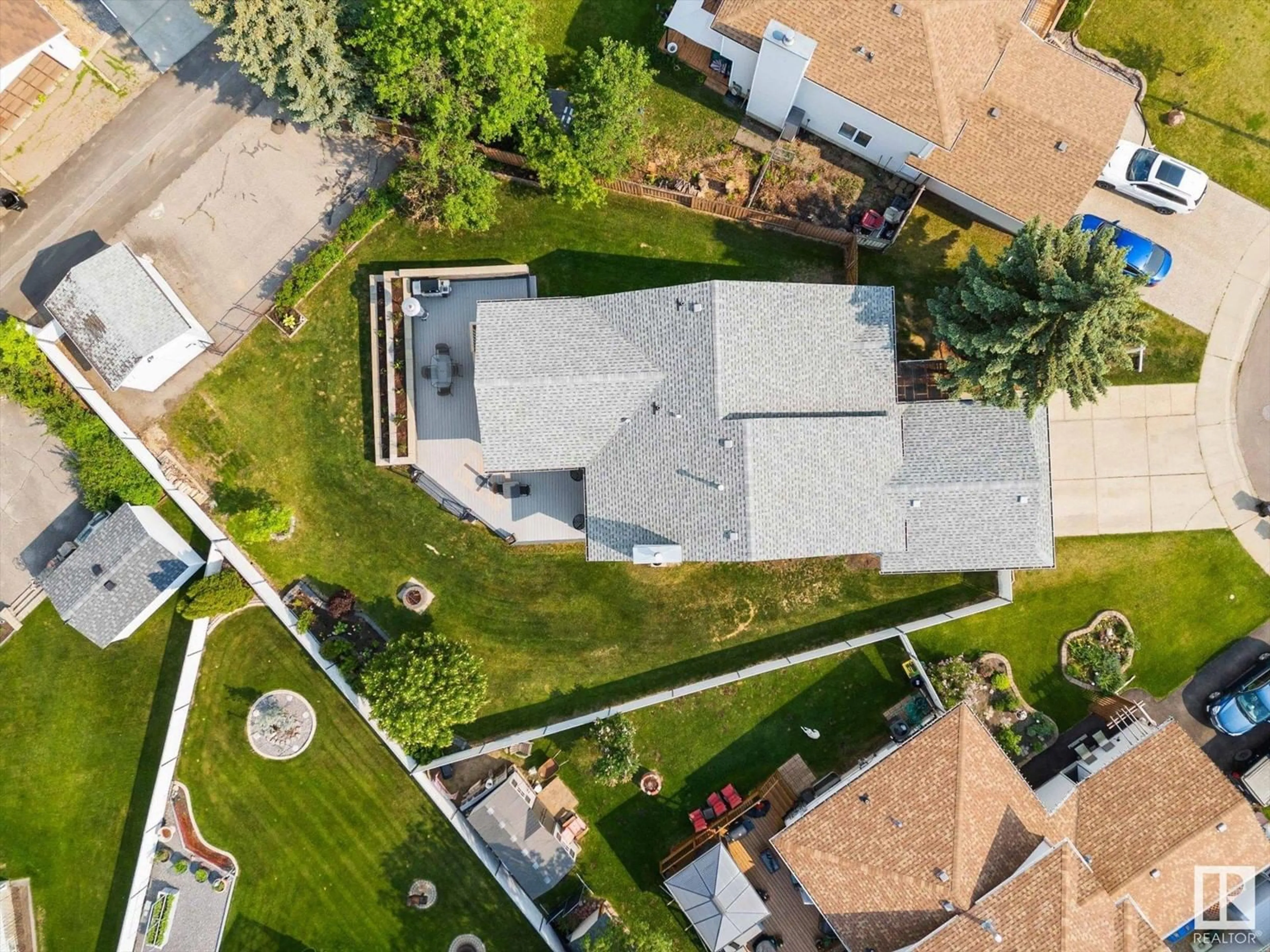 A pic from outside/outdoor area/front of a property/back of a property/a pic from drone, street for 17 GRASSVIEW CR, Spruce Grove Alberta T7X3H3